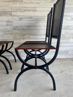Sillas auxiliares de hierro y cuero estilo español