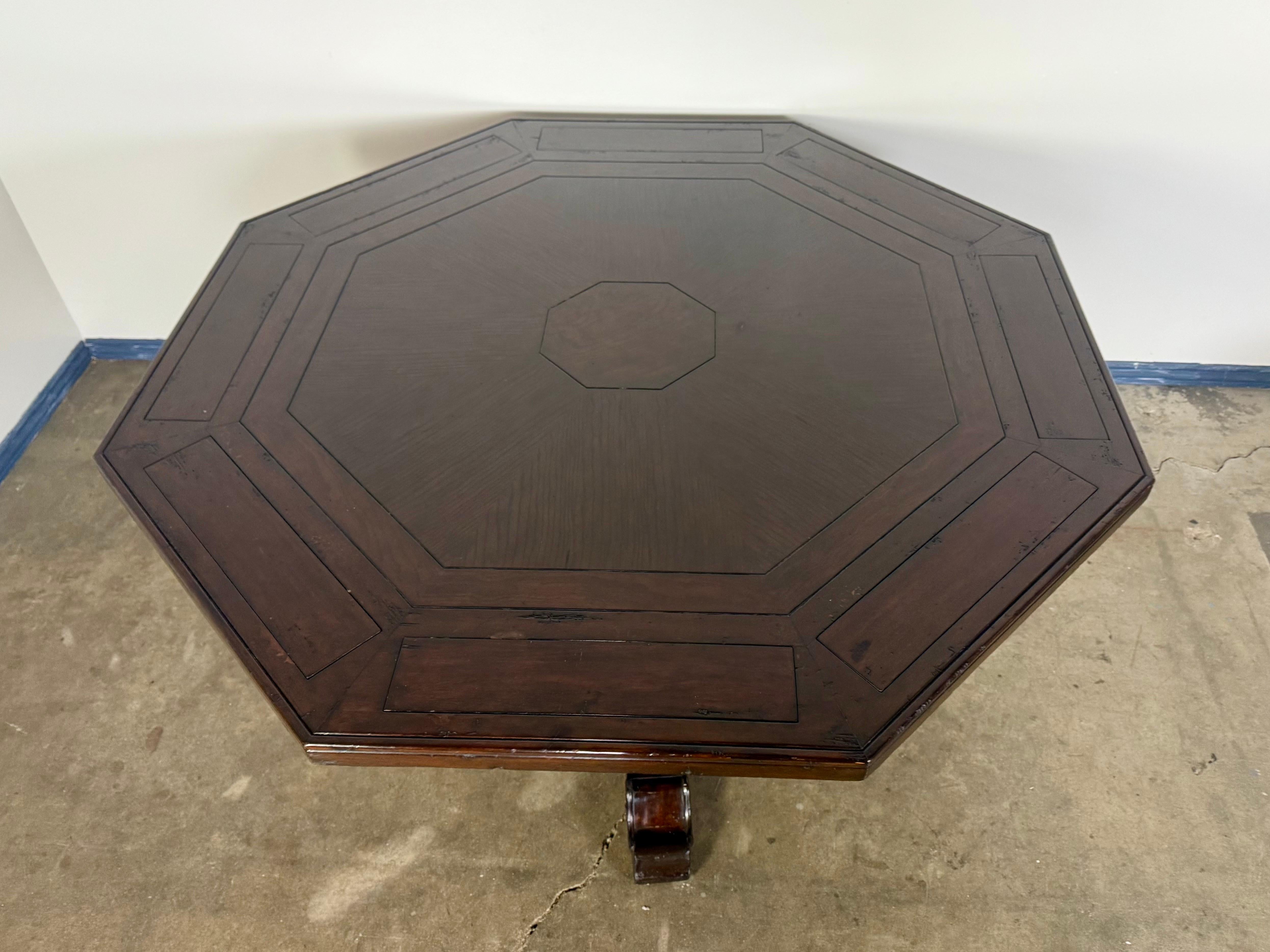 Mesa de Póquer/Comedor Octogonal Estilo Español en Bueno estado para la venta en Los Angeles, CA