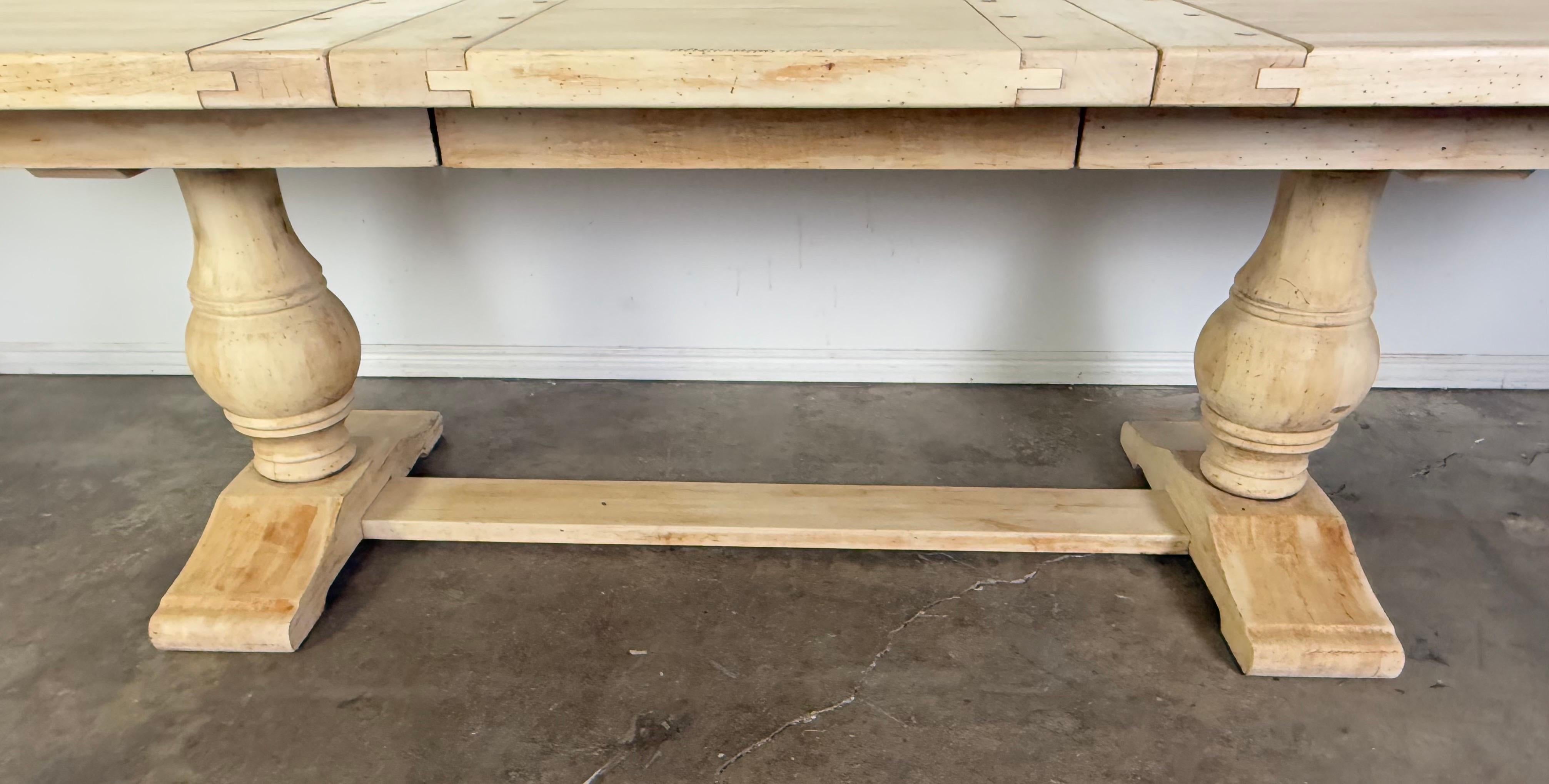 Table réfractaire de style espagnol avec rallonge, C.I.C. 1930 en vente 6