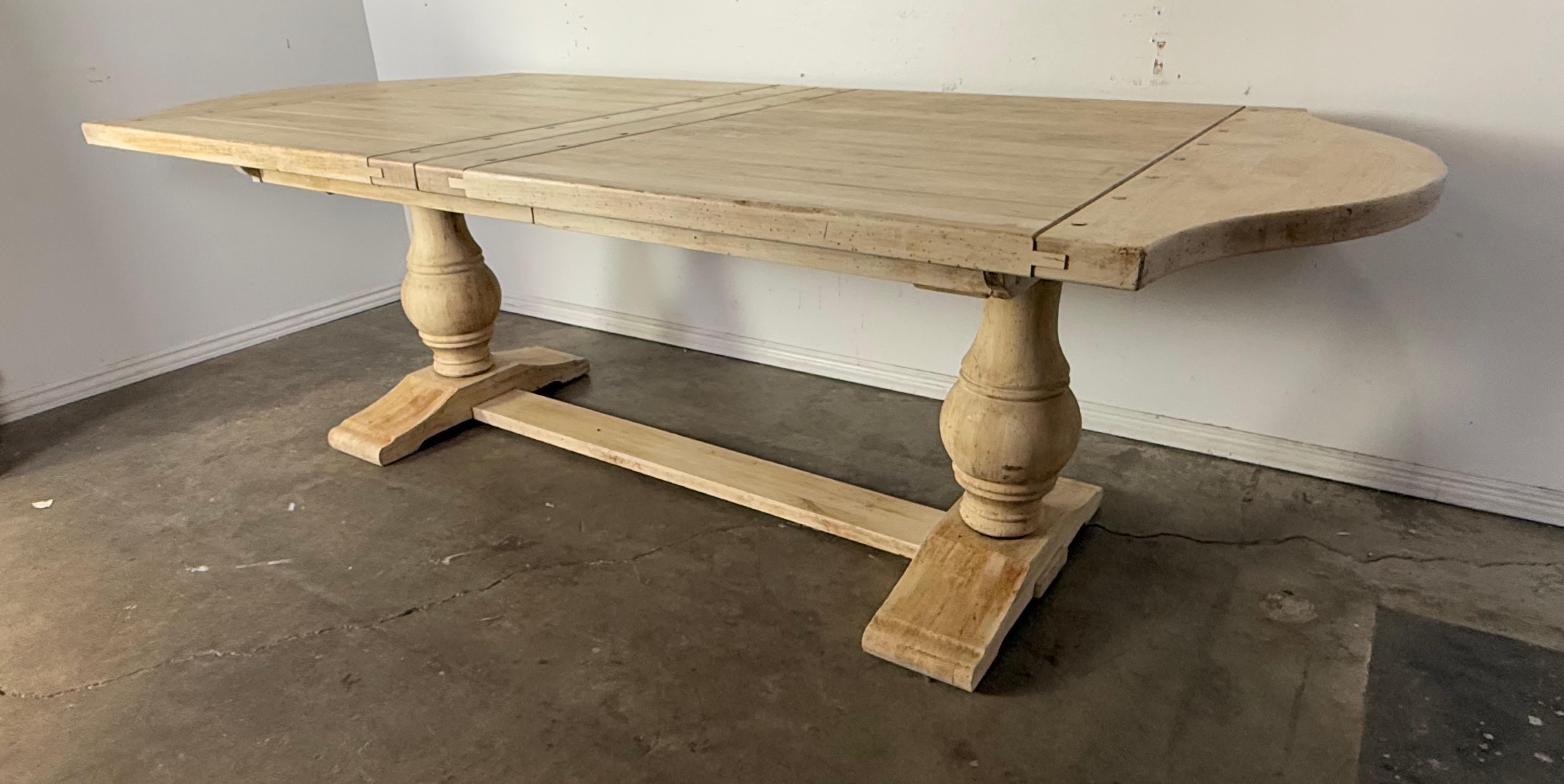 Table réfractaire de style espagnol avec rallonge, C.I.C. 1930 en vente 10