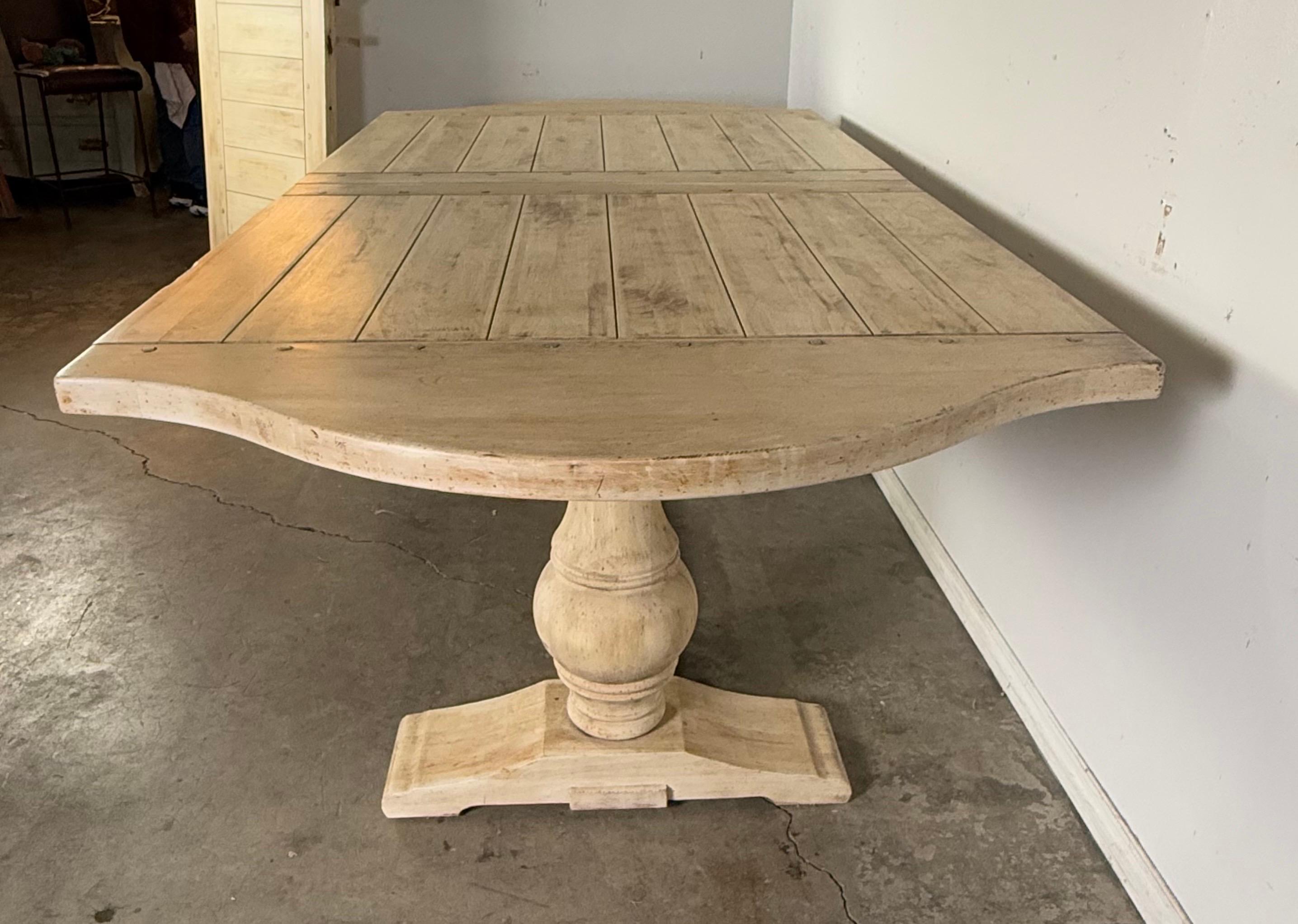 Table réfractaire de style espagnol avec rallonge, C.I.C. 1930 en vente 11