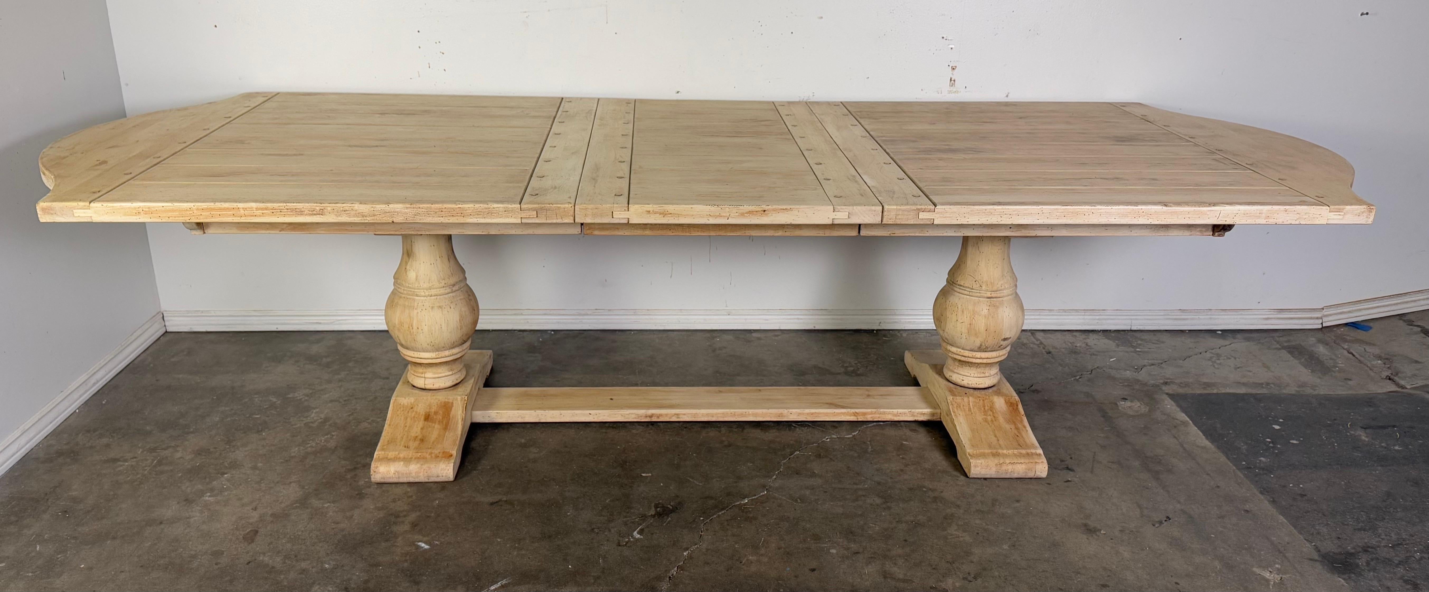 Milieu du XXe siècle Table réfractaire de style espagnol avec rallonge, C.I.C. 1930 en vente