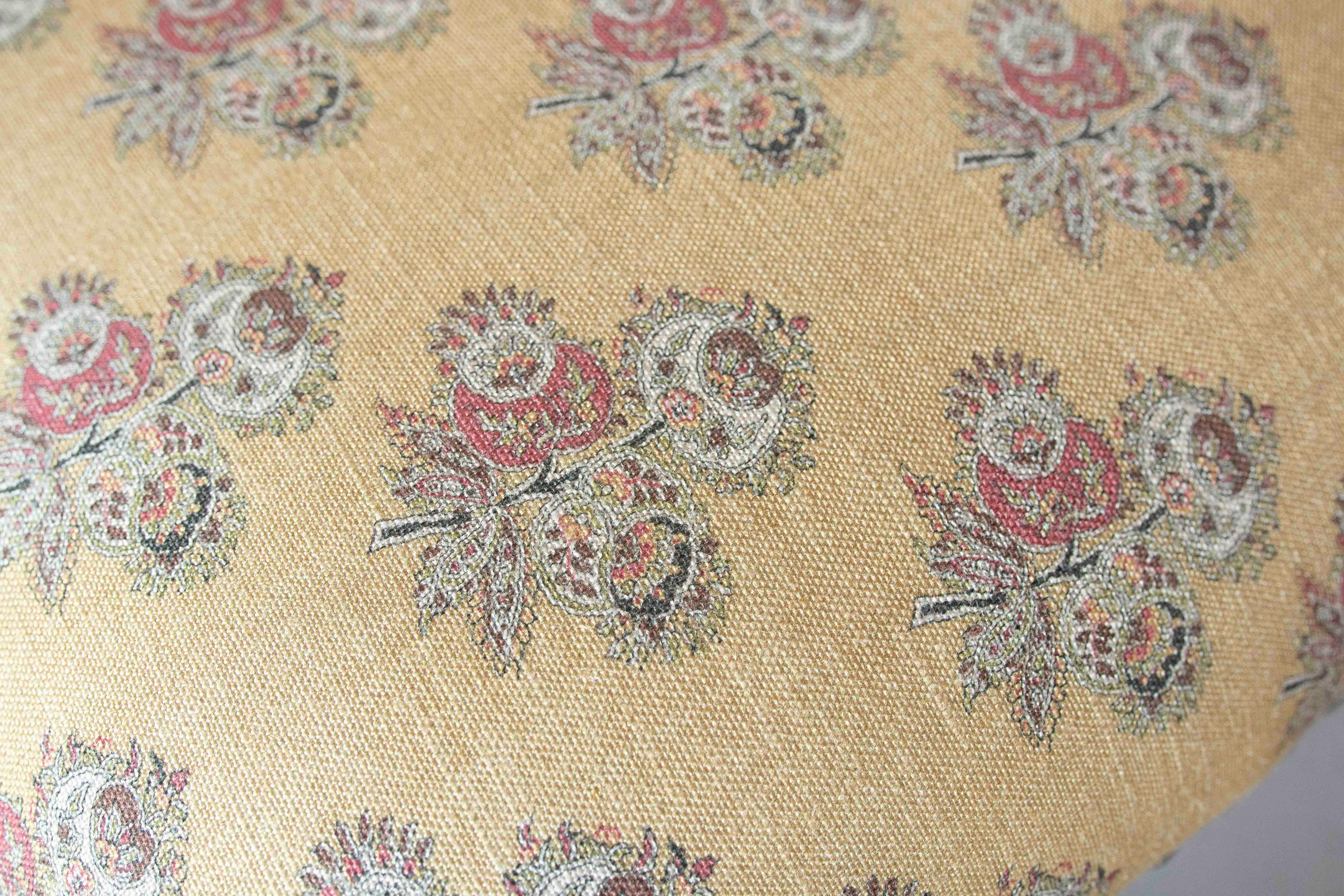 Spanish Style Upholstering Bank mit seilgewickelten Beinen im Angebot 2