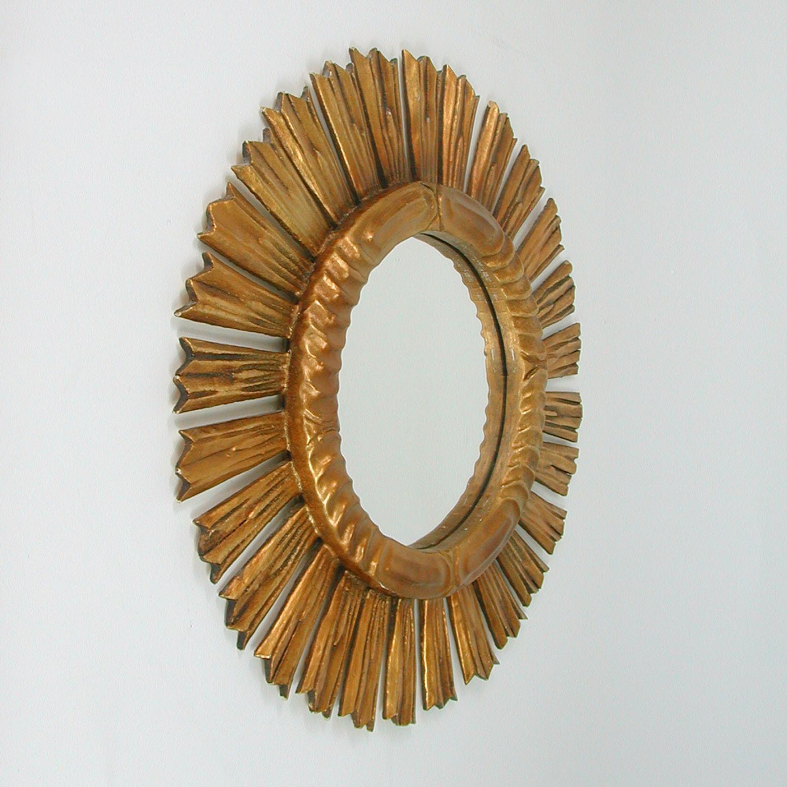 Miroir espagnol en bois doré sculpté Sunburst, années 1940 à 1950 en vente 3