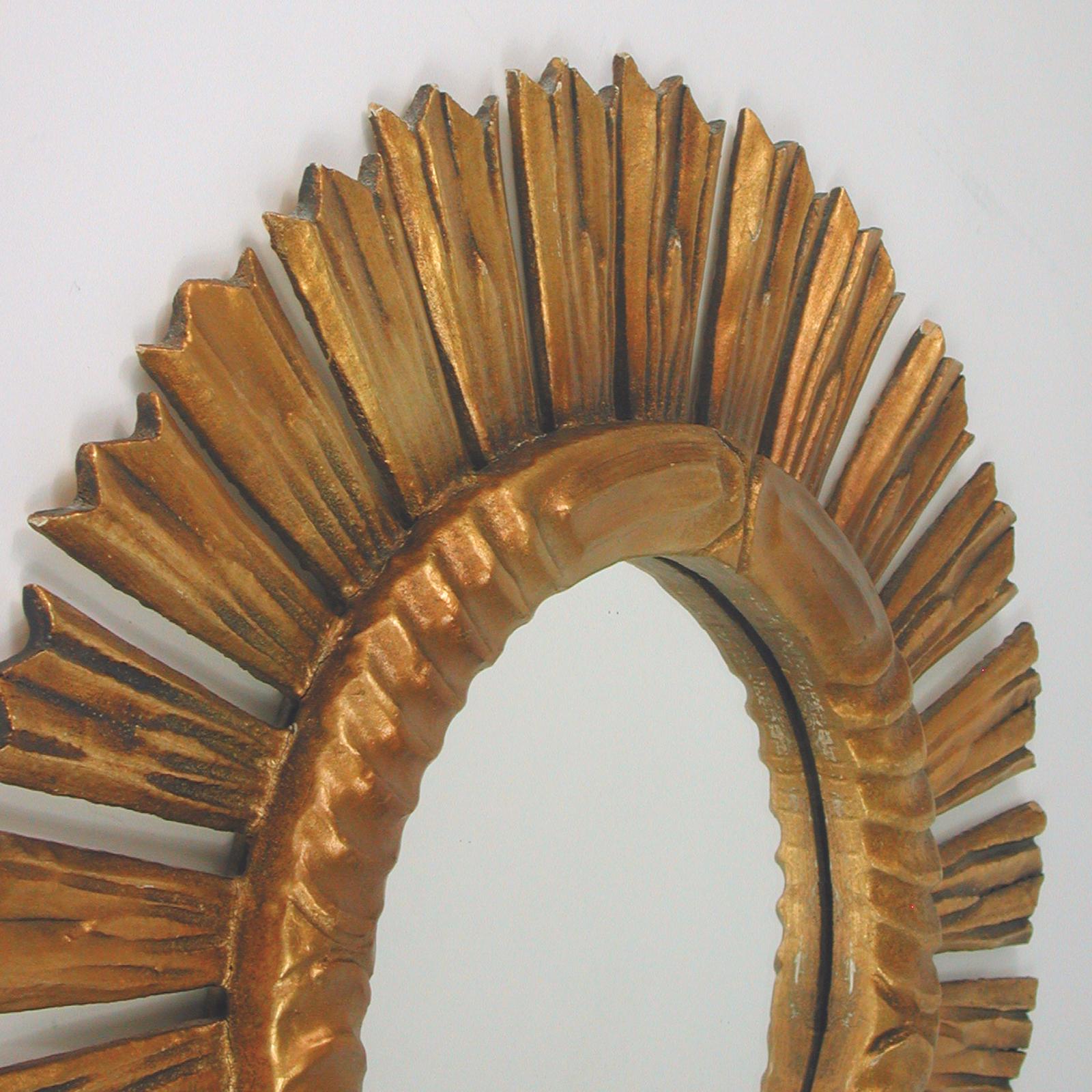 Spanischer Sunburst-Spiegel aus geschnitztem vergoldetem Holz, 1940er bis 1950er Jahre (20. Jahrhundert) im Angebot