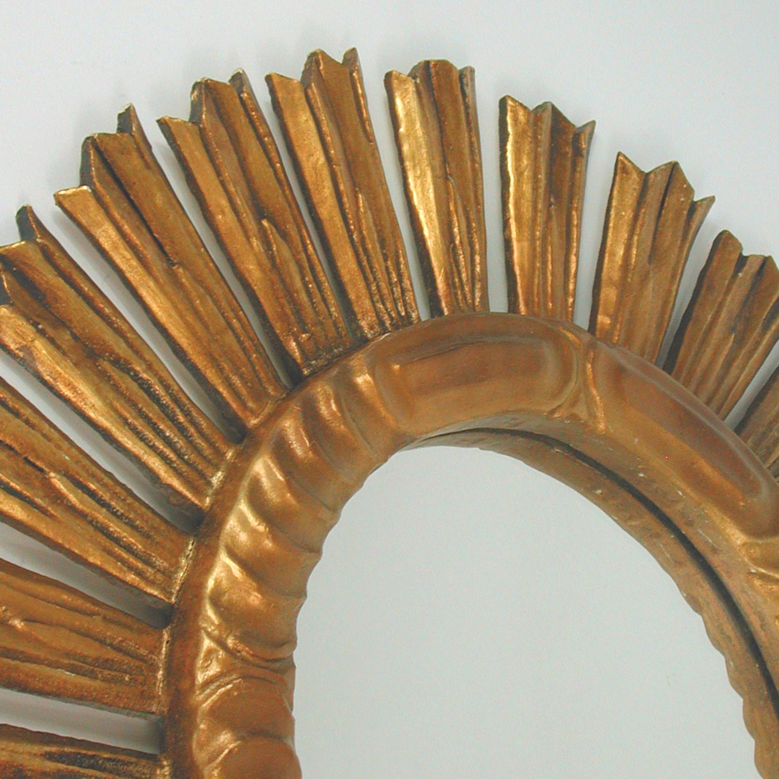 Spanischer Sunburst-Spiegel aus geschnitztem vergoldetem Holz, 1940er bis 1950er Jahre im Angebot 2