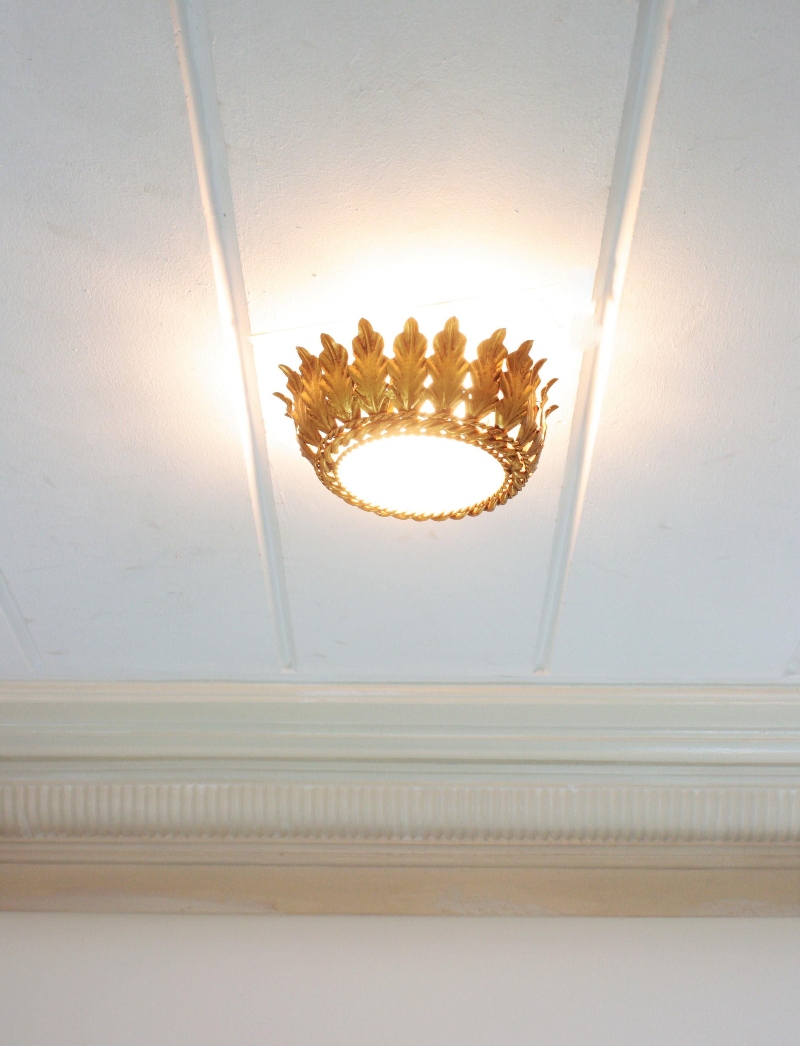 Spanish Sunburst Crown Ceiling Light in Gilt Iron In Good Condition For Sale In Barcelona, ES