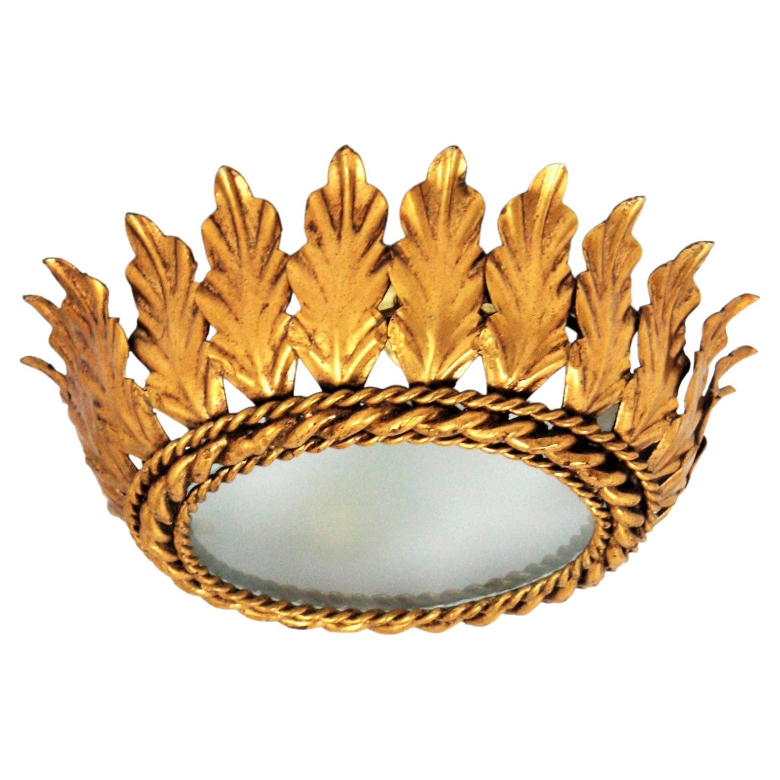 Spanish Sunburst Crown Deckenleuchte aus vergoldetem Eisen im Angebot