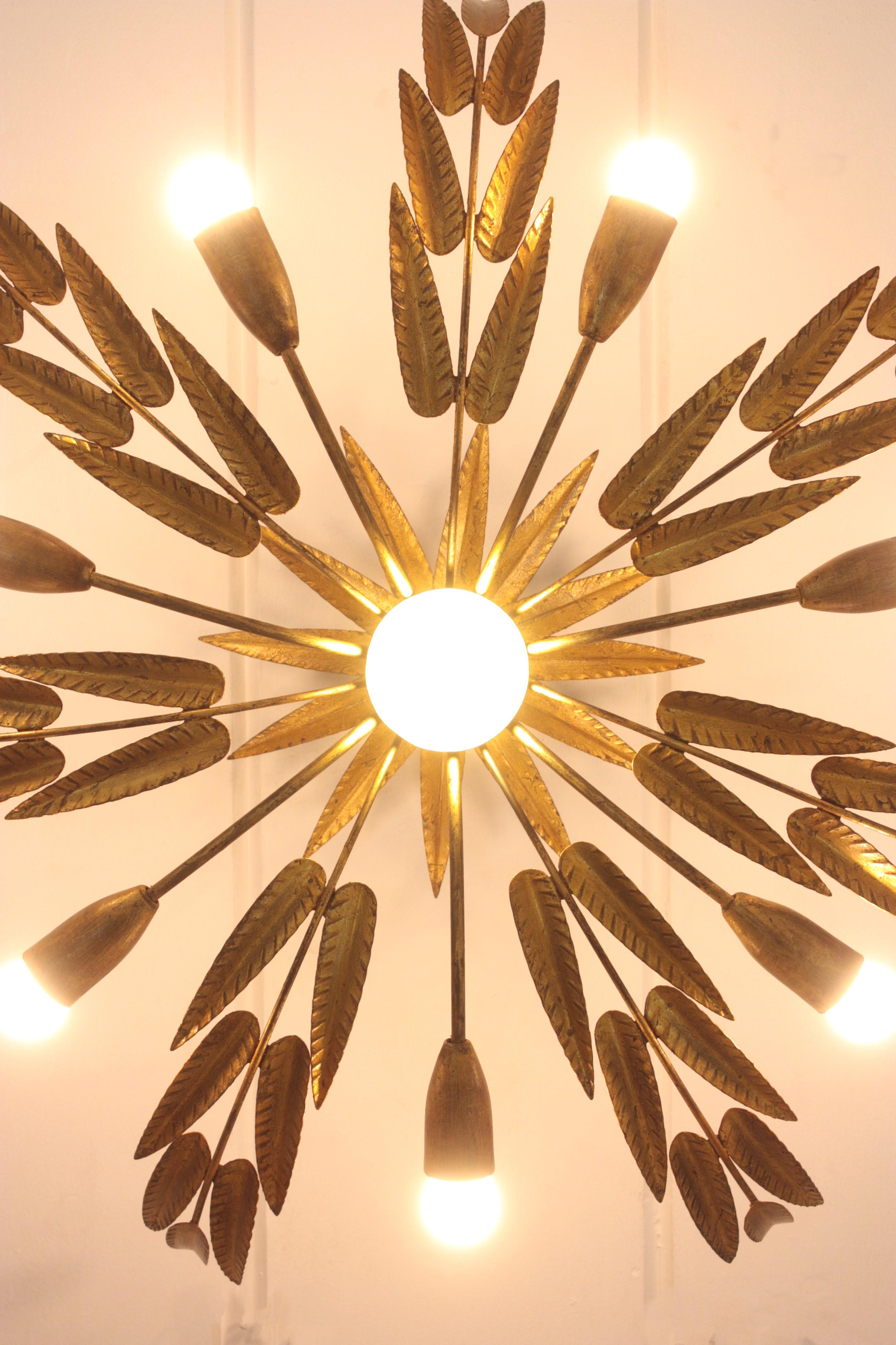 Spanish Sunburst Foliage Light Fixture / Chandelier in Gilt Iron, 8 Lights In Good Condition For Sale In Barcelona, ES