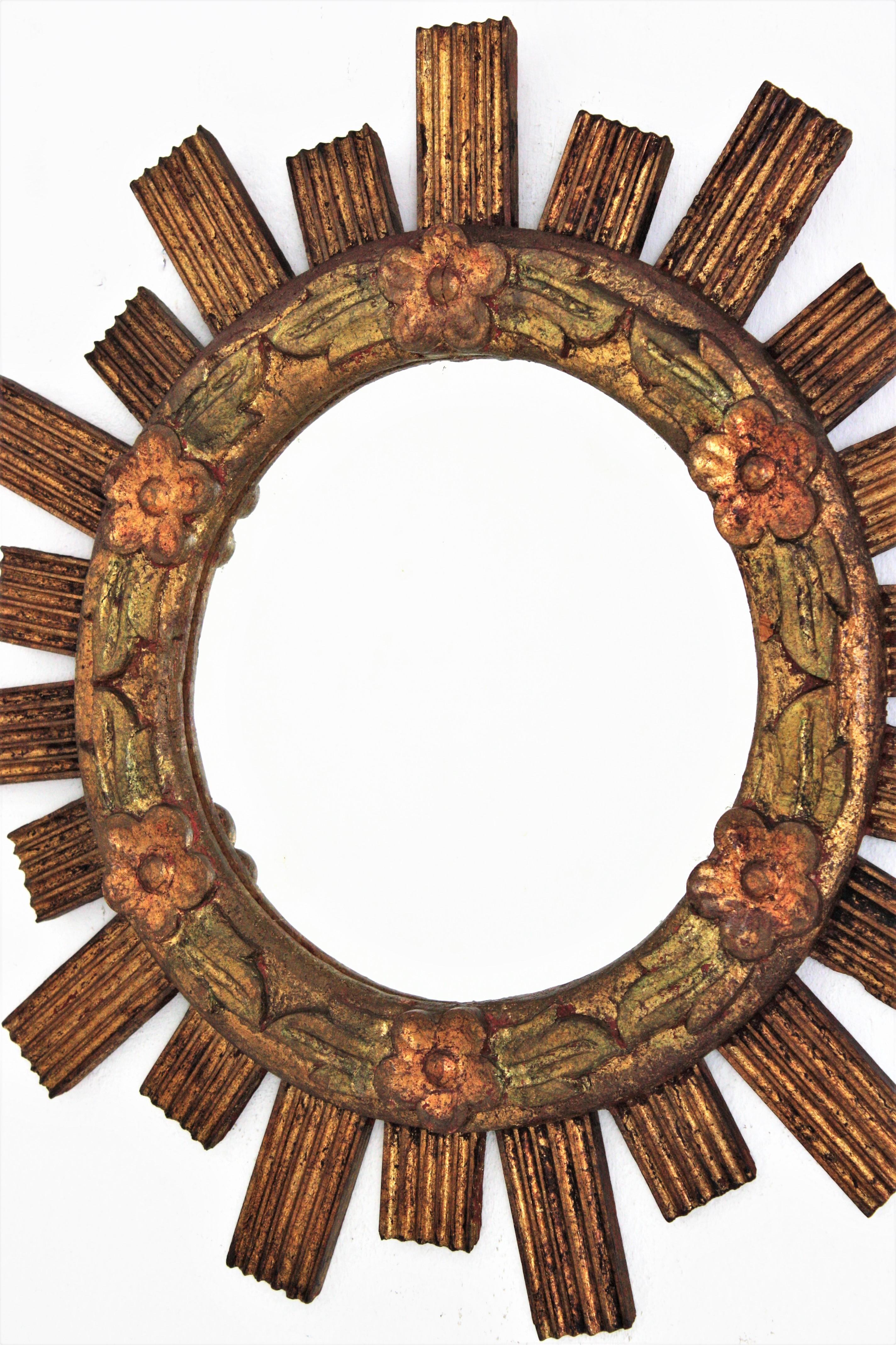 Spanish Sunburst Giltwood Mirror with Flower Details For Sale 3