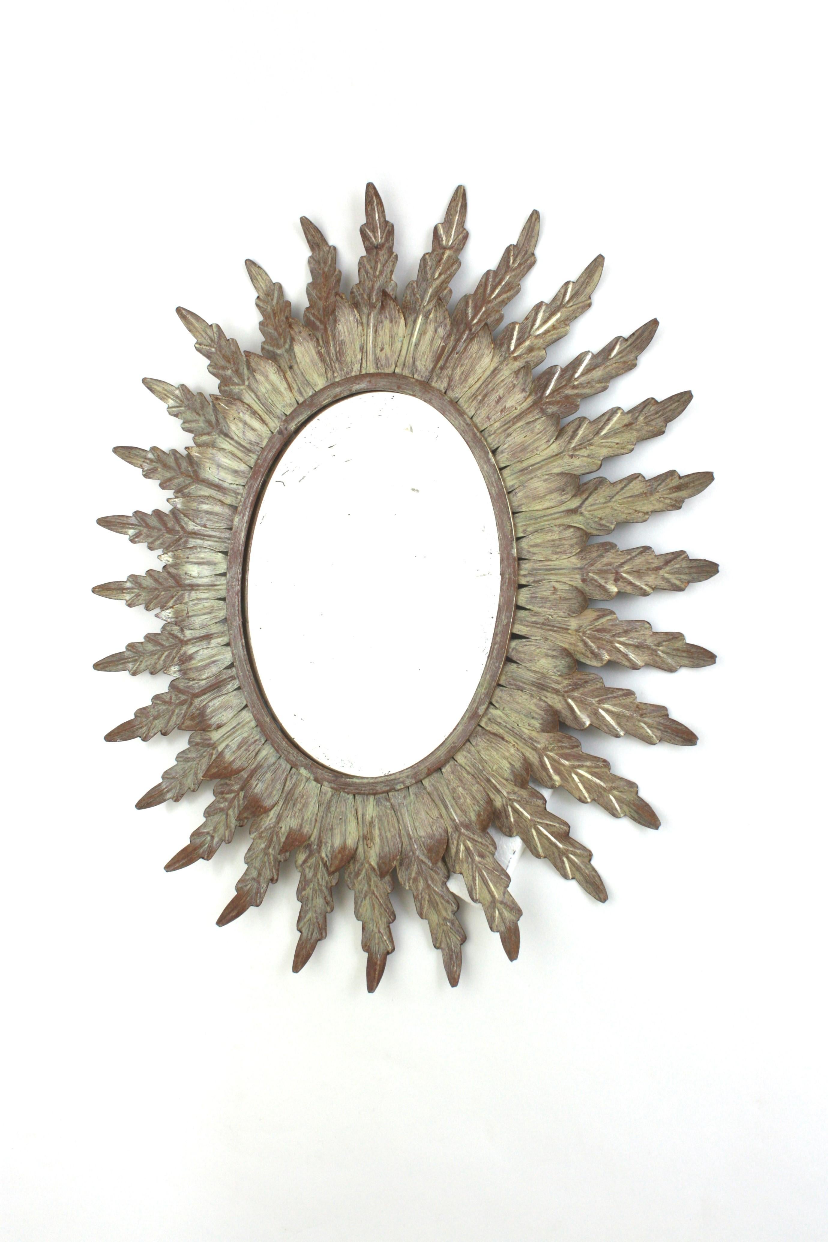 Miroir ovale espagnol Sunburst en fer argenté en vente 4