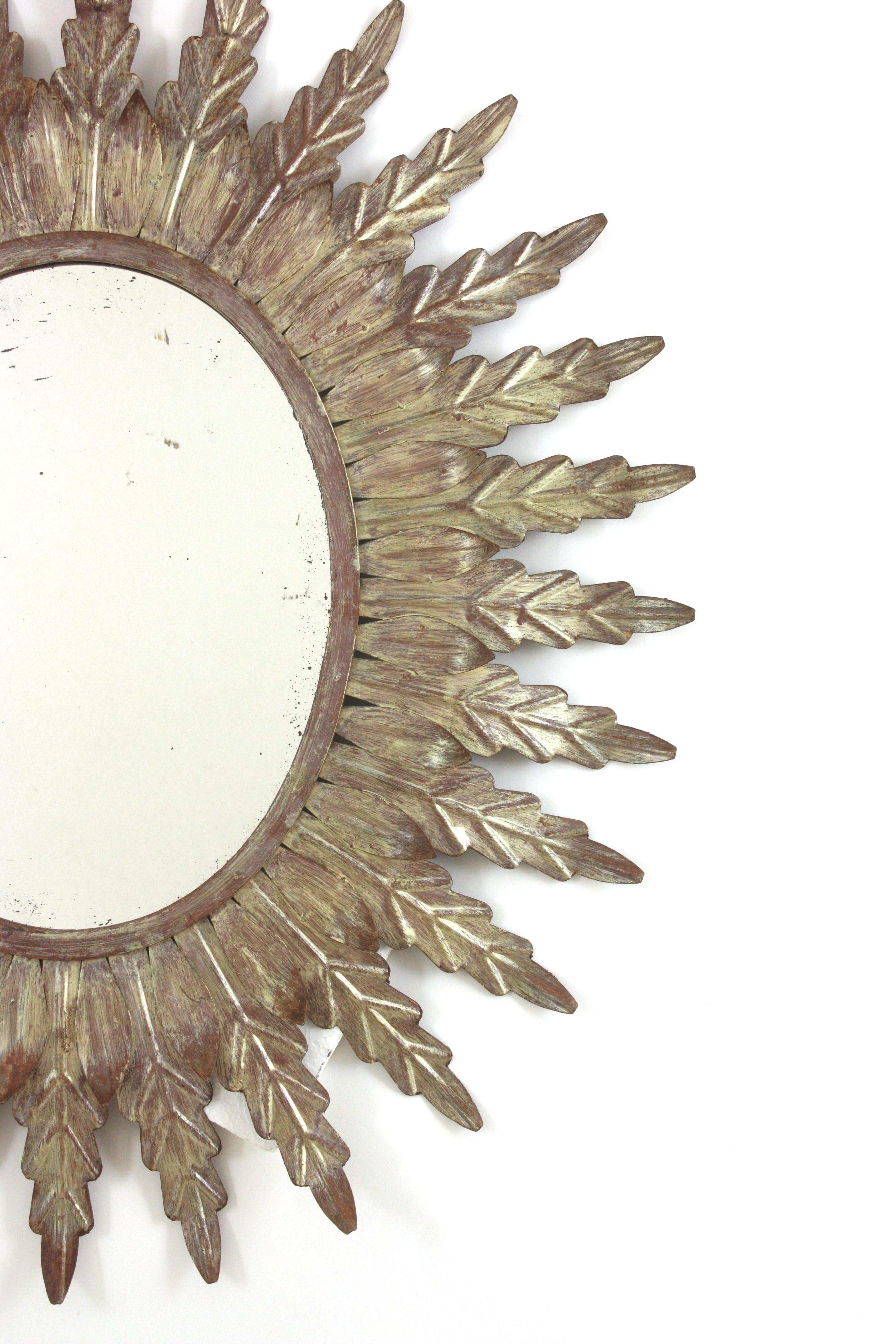 Métal Miroir ovale espagnol Sunburst en fer argenté en vente