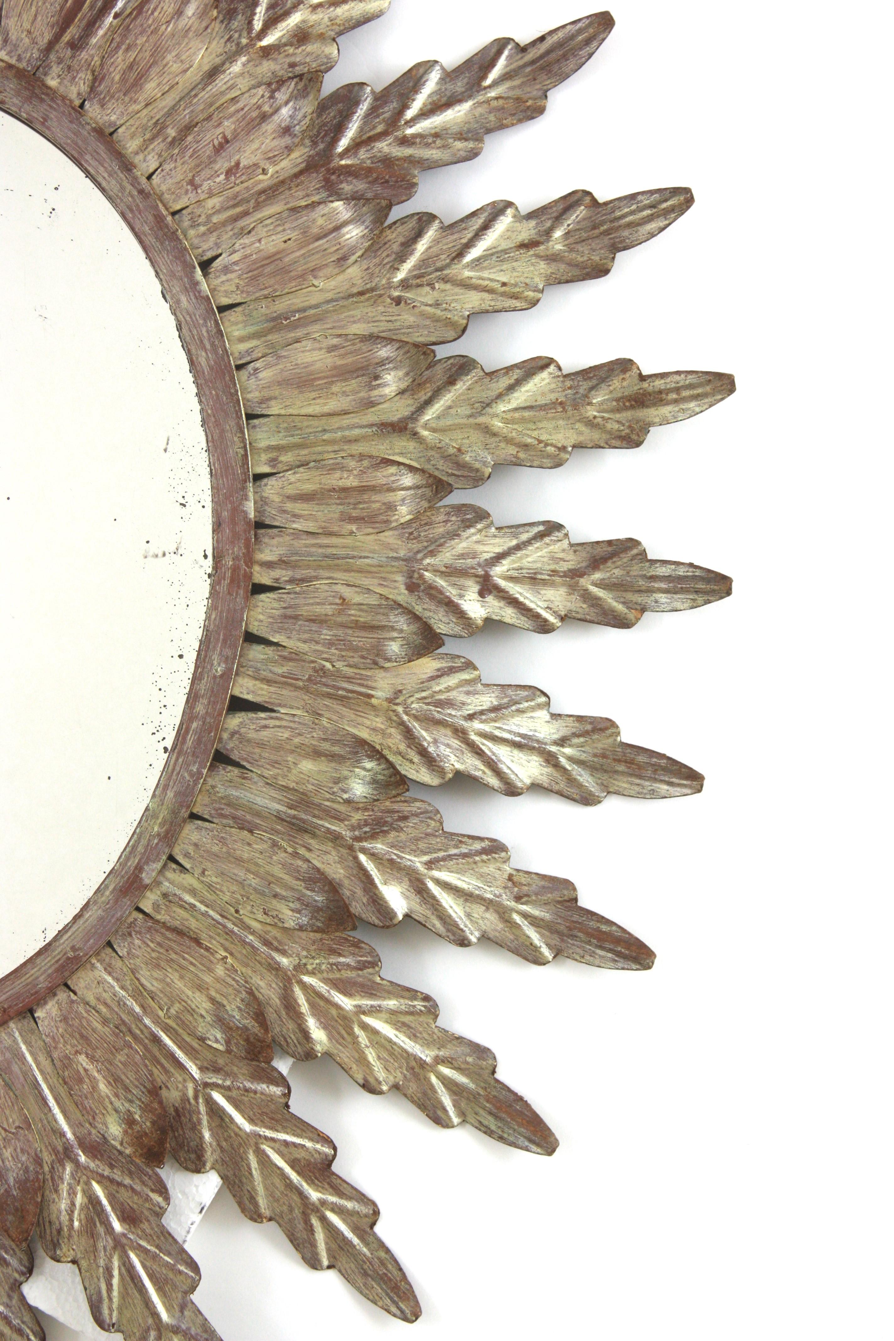 Miroir ovale espagnol Sunburst en fer argenté en vente 1