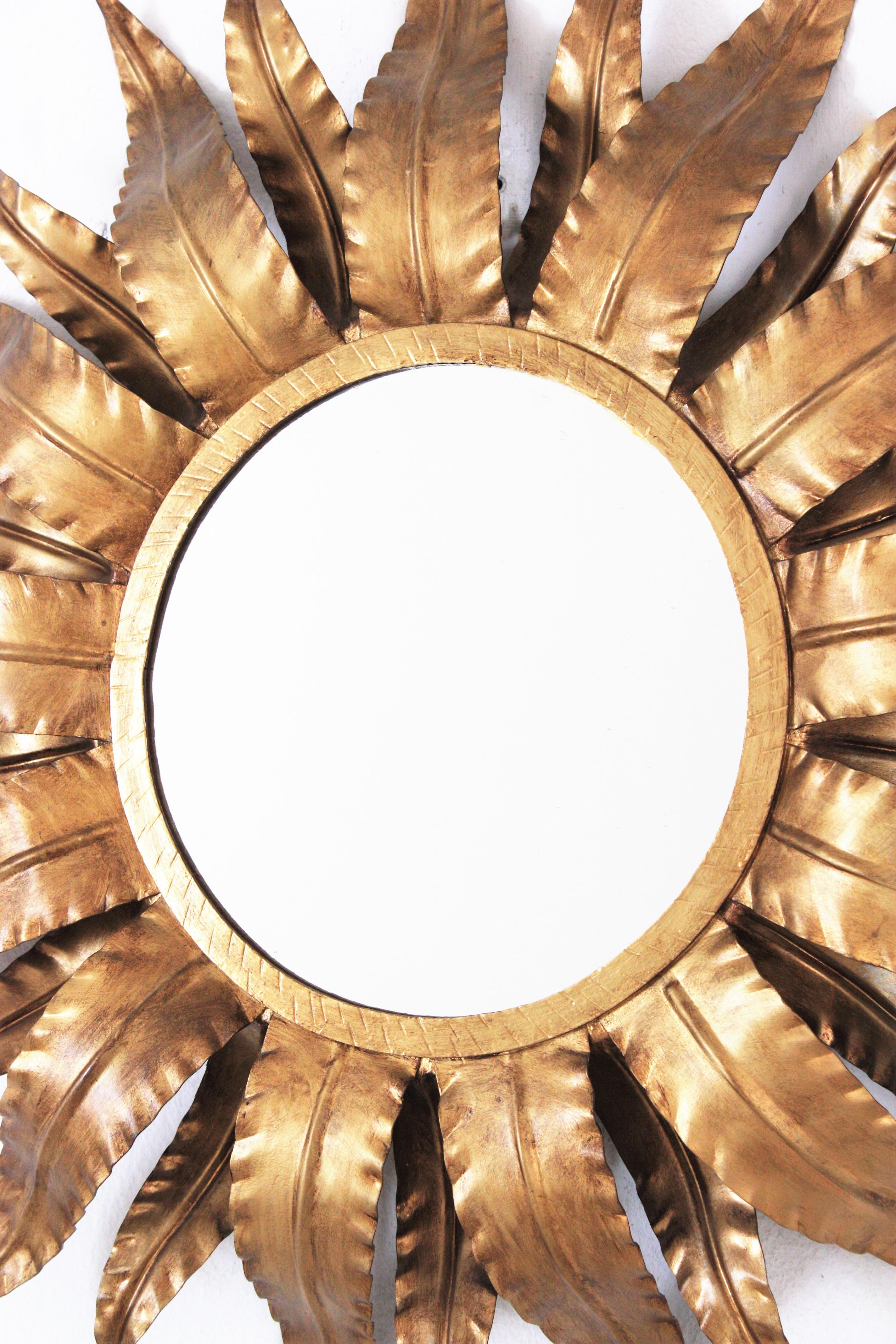 Métal Miroir espagnol Sunburst en métal doré en vente