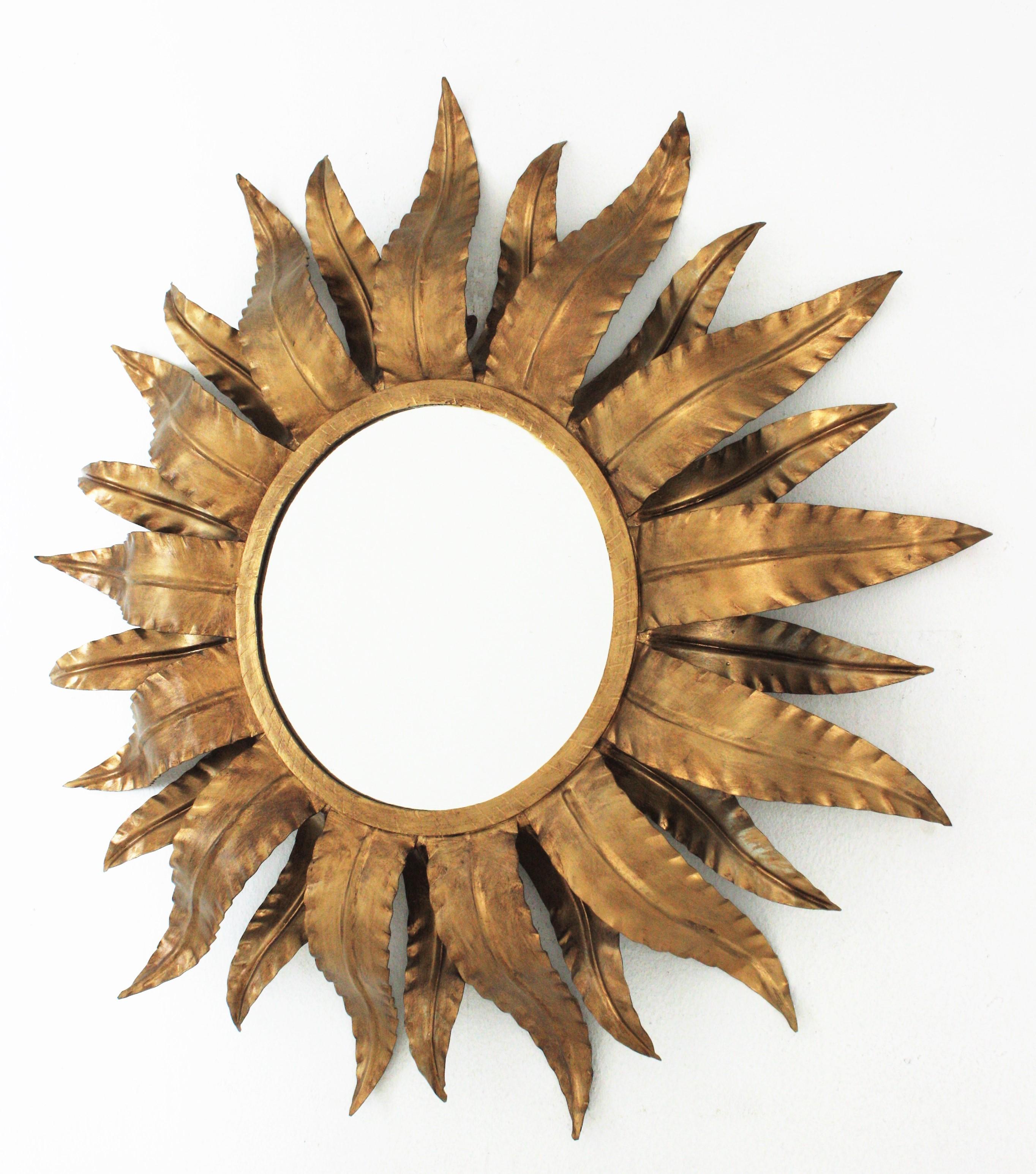 Miroir espagnol Sunburst en métal doré en vente 1