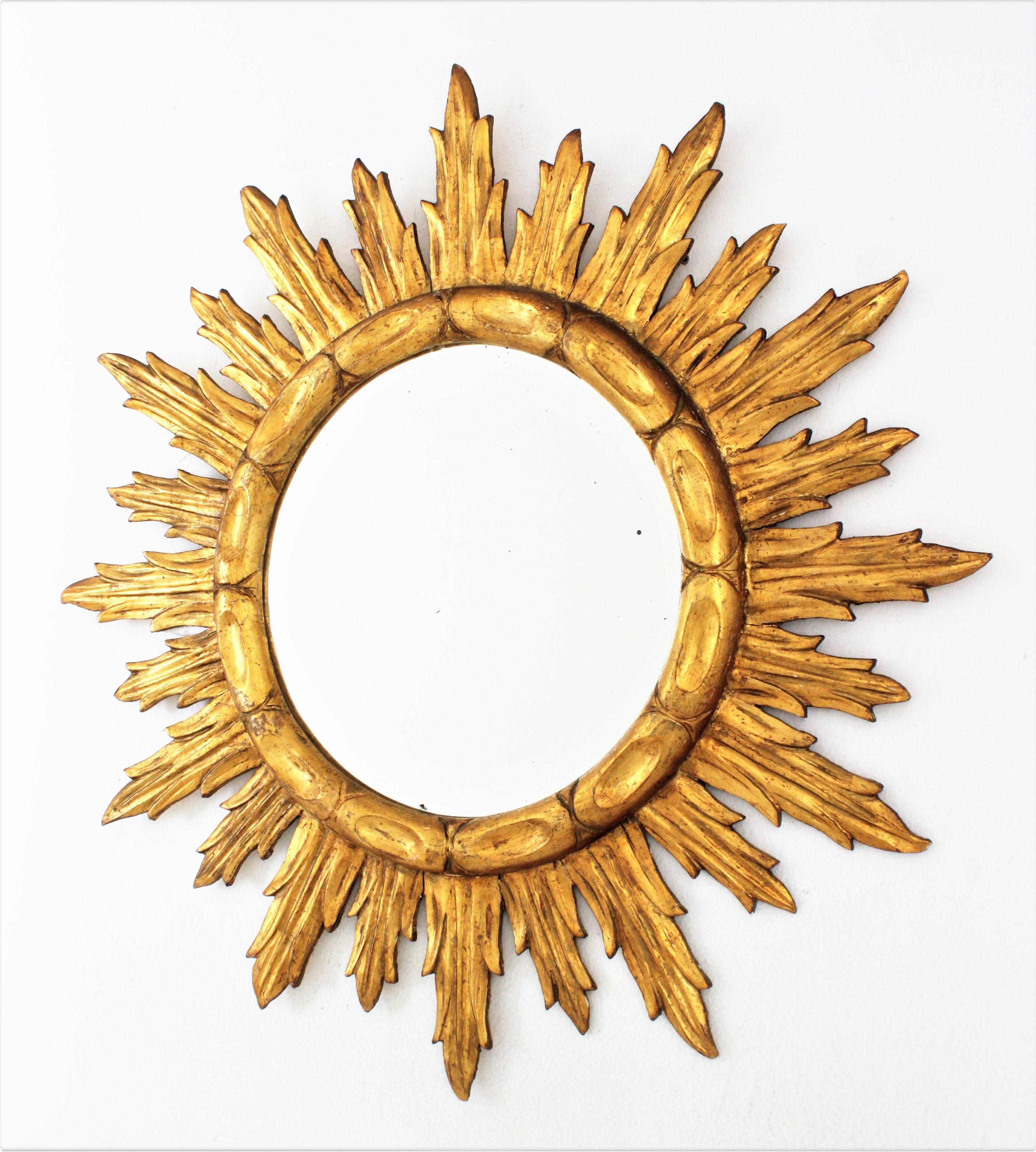 Spanish Sunburst Mirror in Carved Giltwood, 1950s For Sale 5