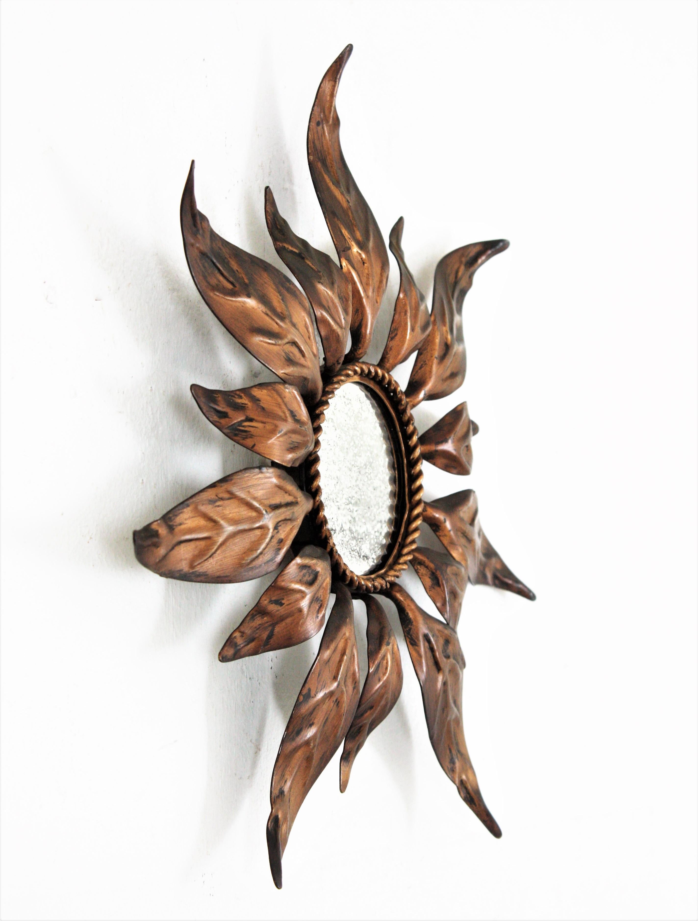 Spanish Sunburst Mirror in Gilt Metal with Leaf Design, Mini Size In Good Condition For Sale In Barcelona, ES