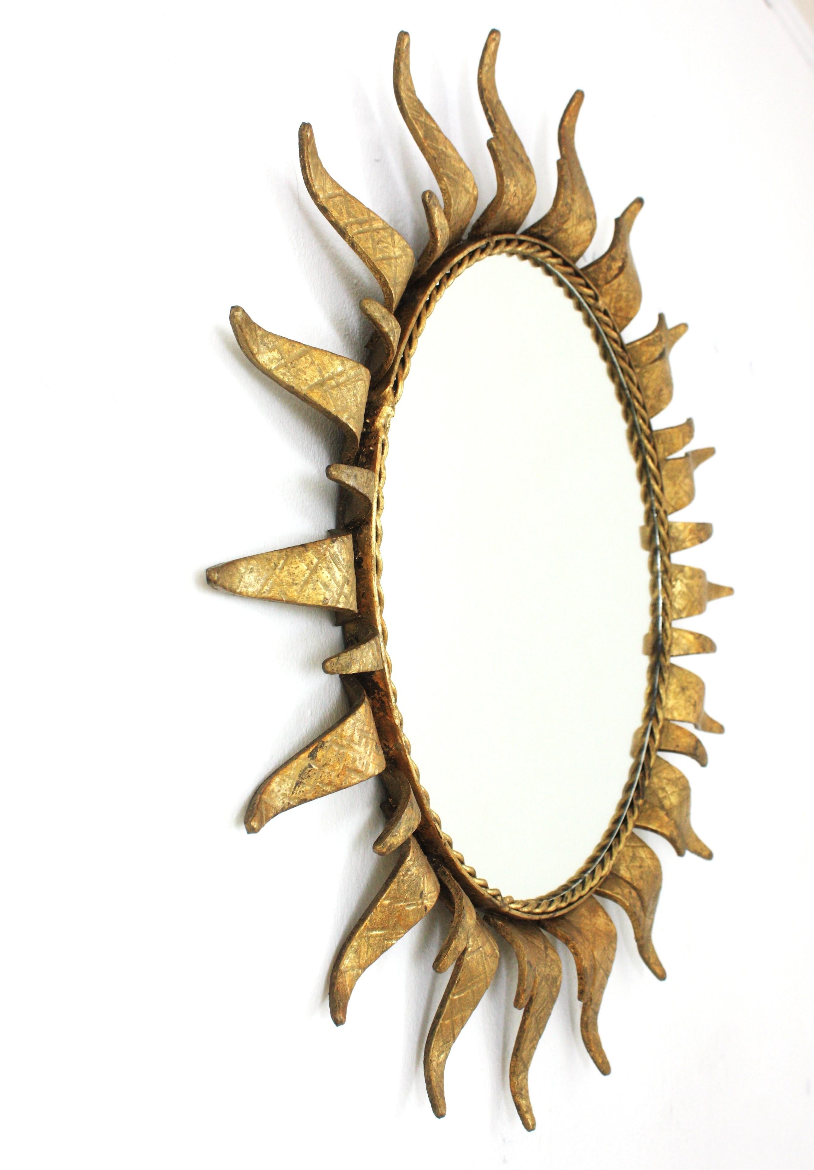 Spanish Sunburst Mirror in Gilt Wrought Iron, 1950s For Sale 3
