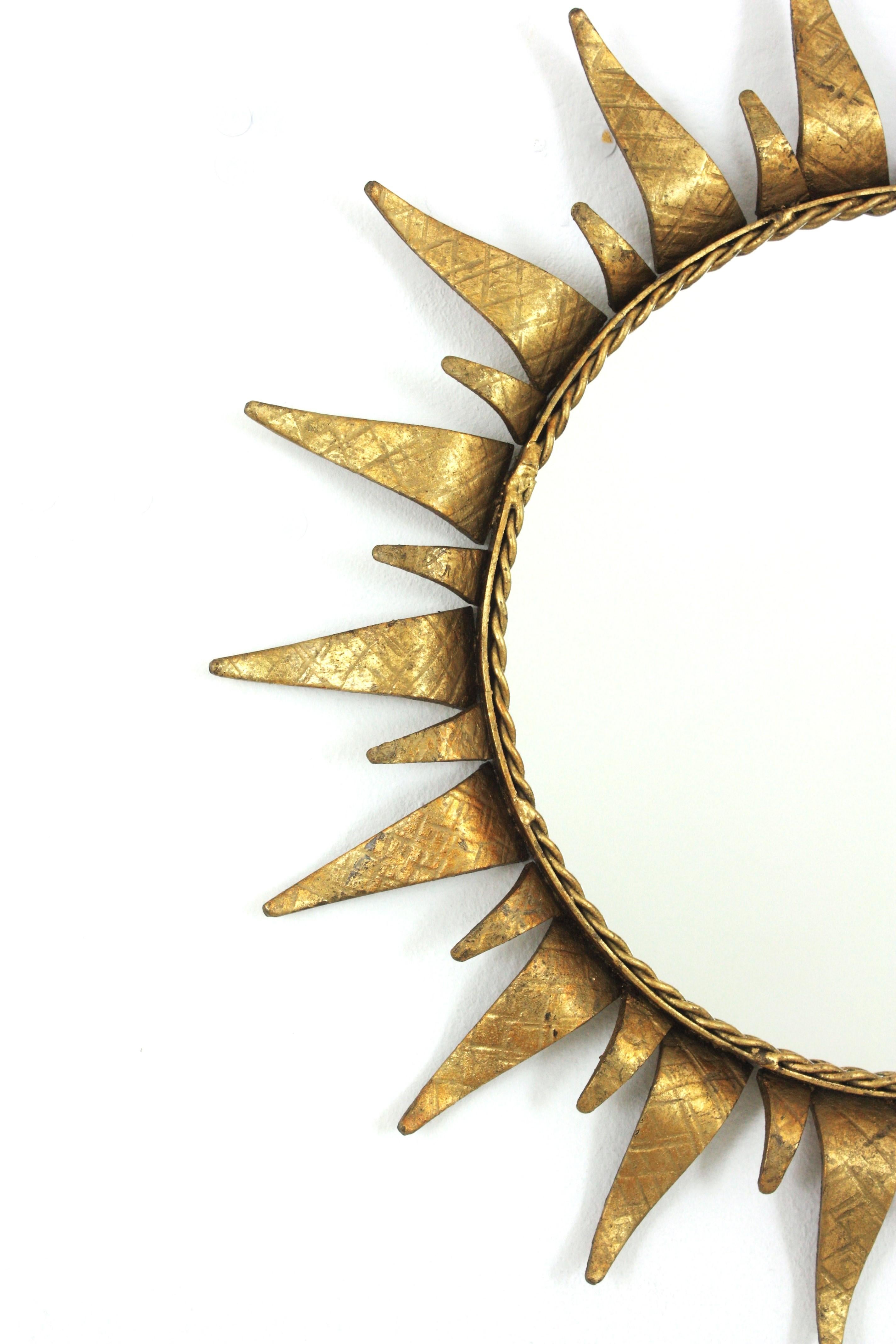 Spanish Sunburst Mirror in Gilt Wrought Iron, 1950s In Good Condition For Sale In Barcelona, ES