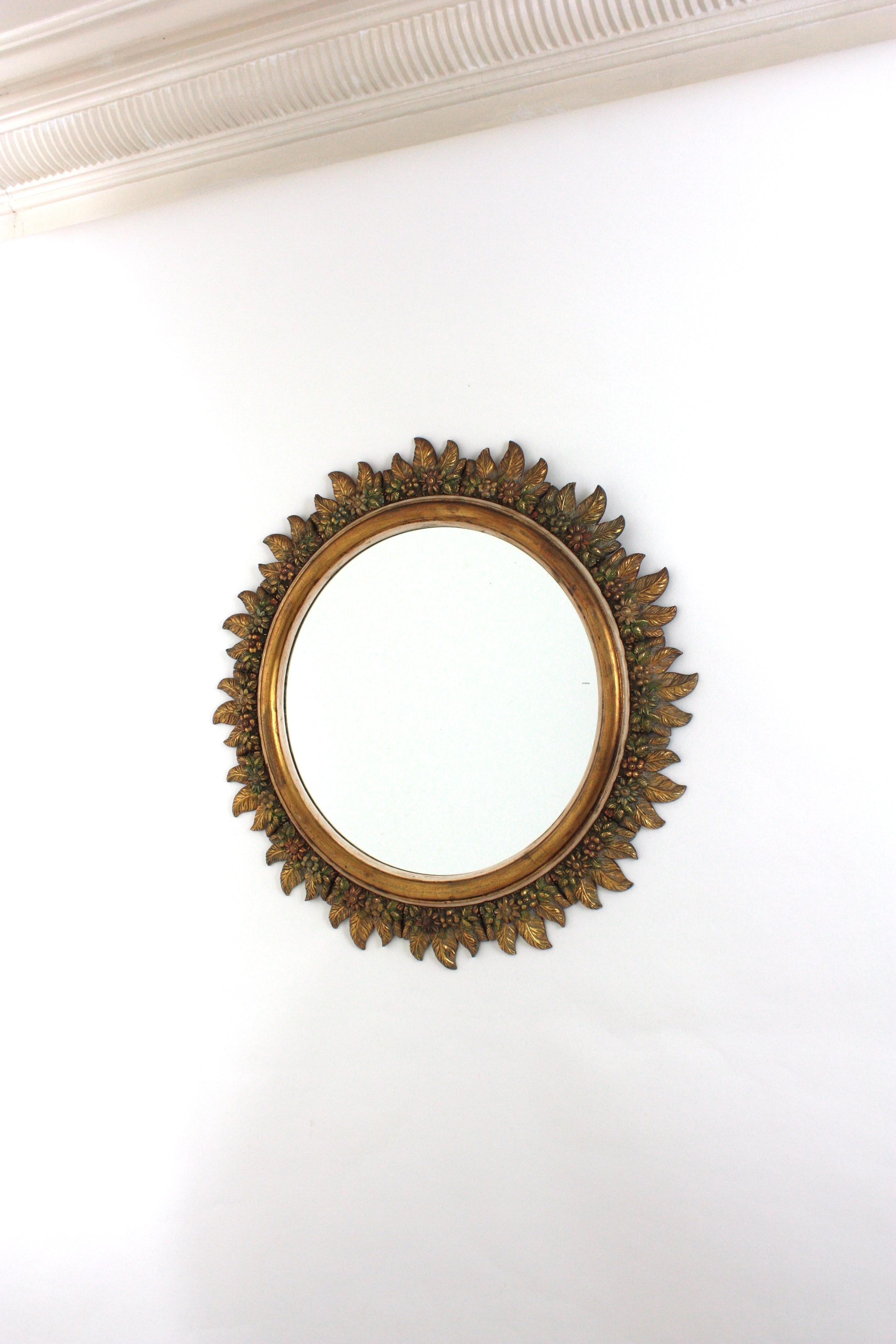 Spanish Sunburst Mirror in Giltwood with Flowers Carved Frame, 1950s in vendita 2