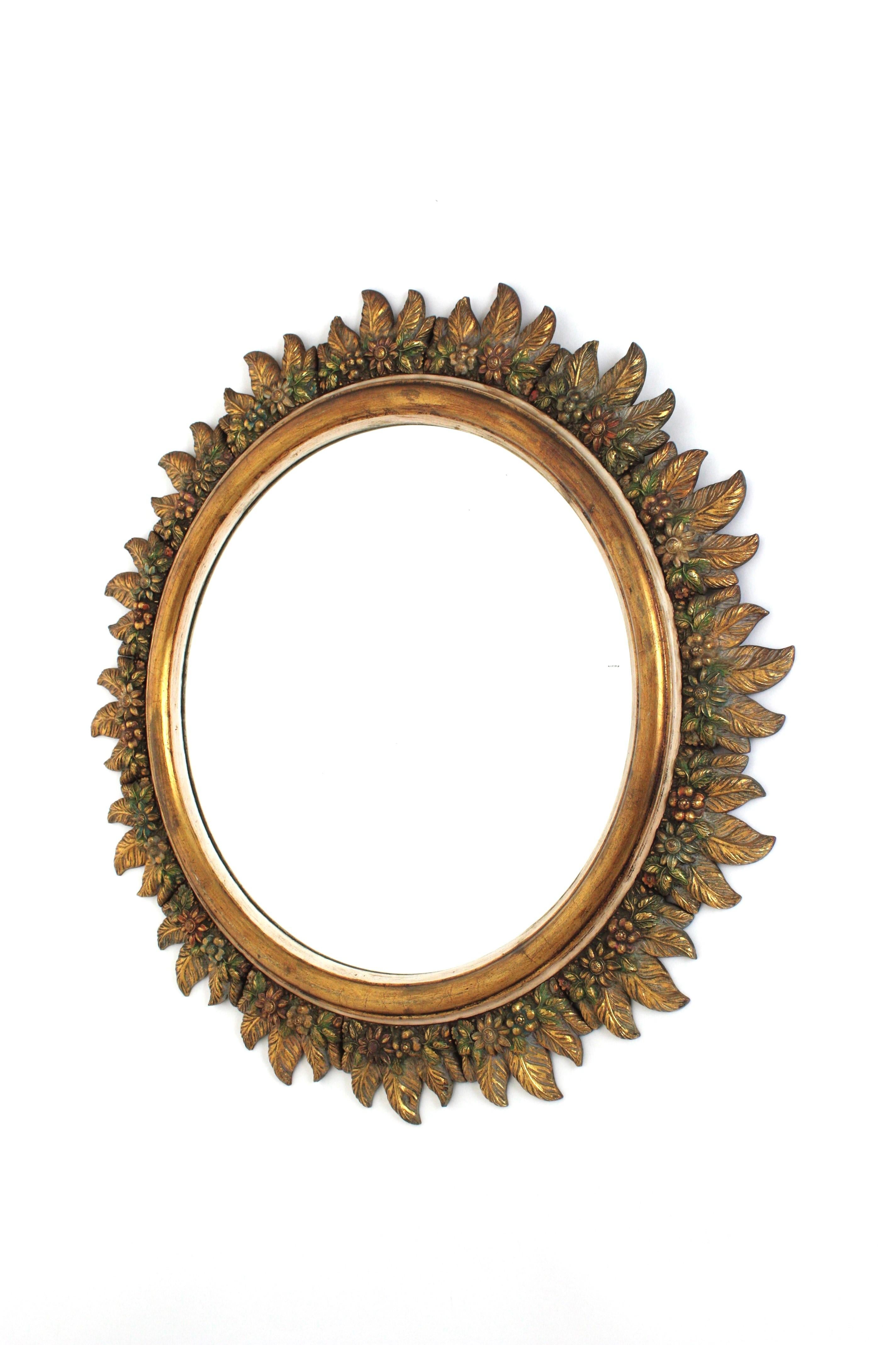 Spanish Sunburst Mirror in Giltwood with Flowers Carved Frame, 1950s in vendita 3