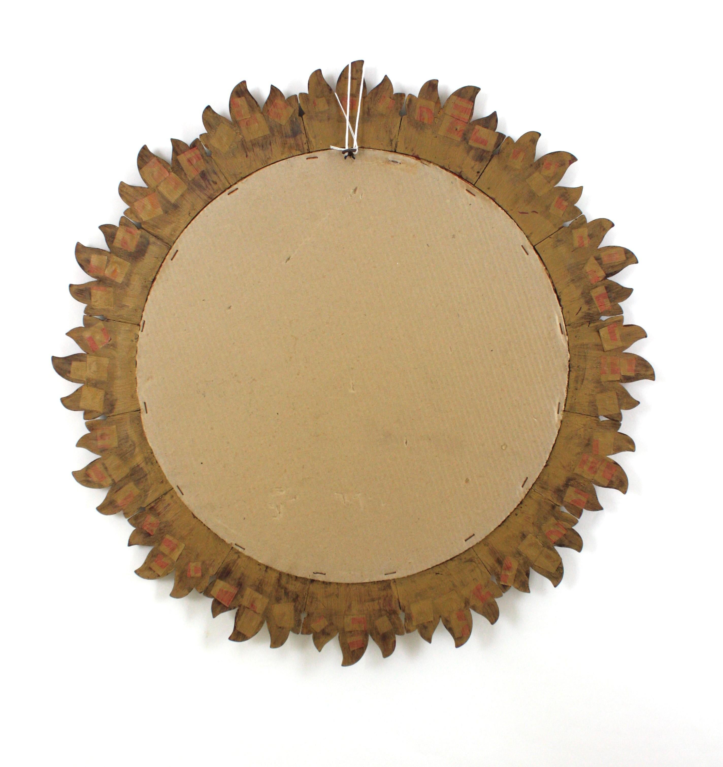 Spanish Sunburst Mirror in Giltwood with Flowers Carved Frame, 1950s in vendita 5