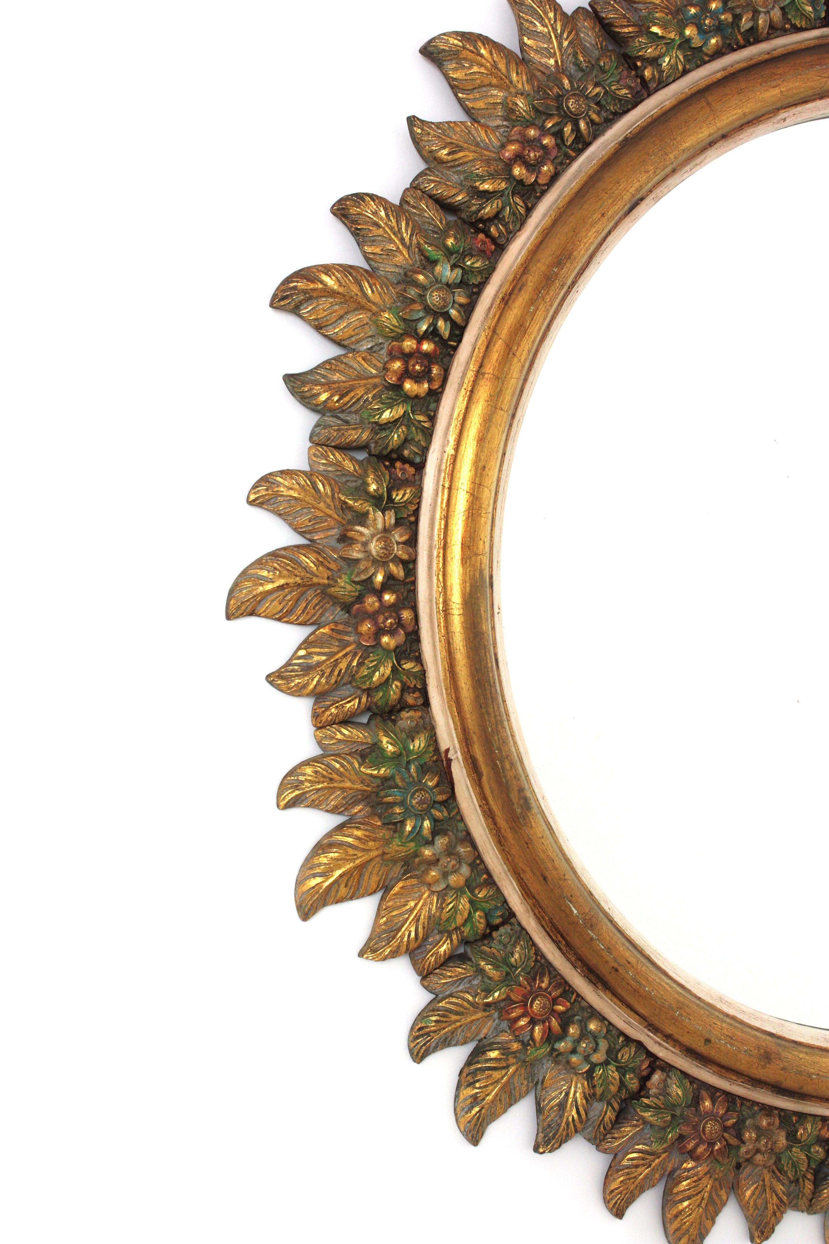 Intagliato Spanish Sunburst Mirror in Giltwood with Flowers Carved Frame, 1950s in vendita