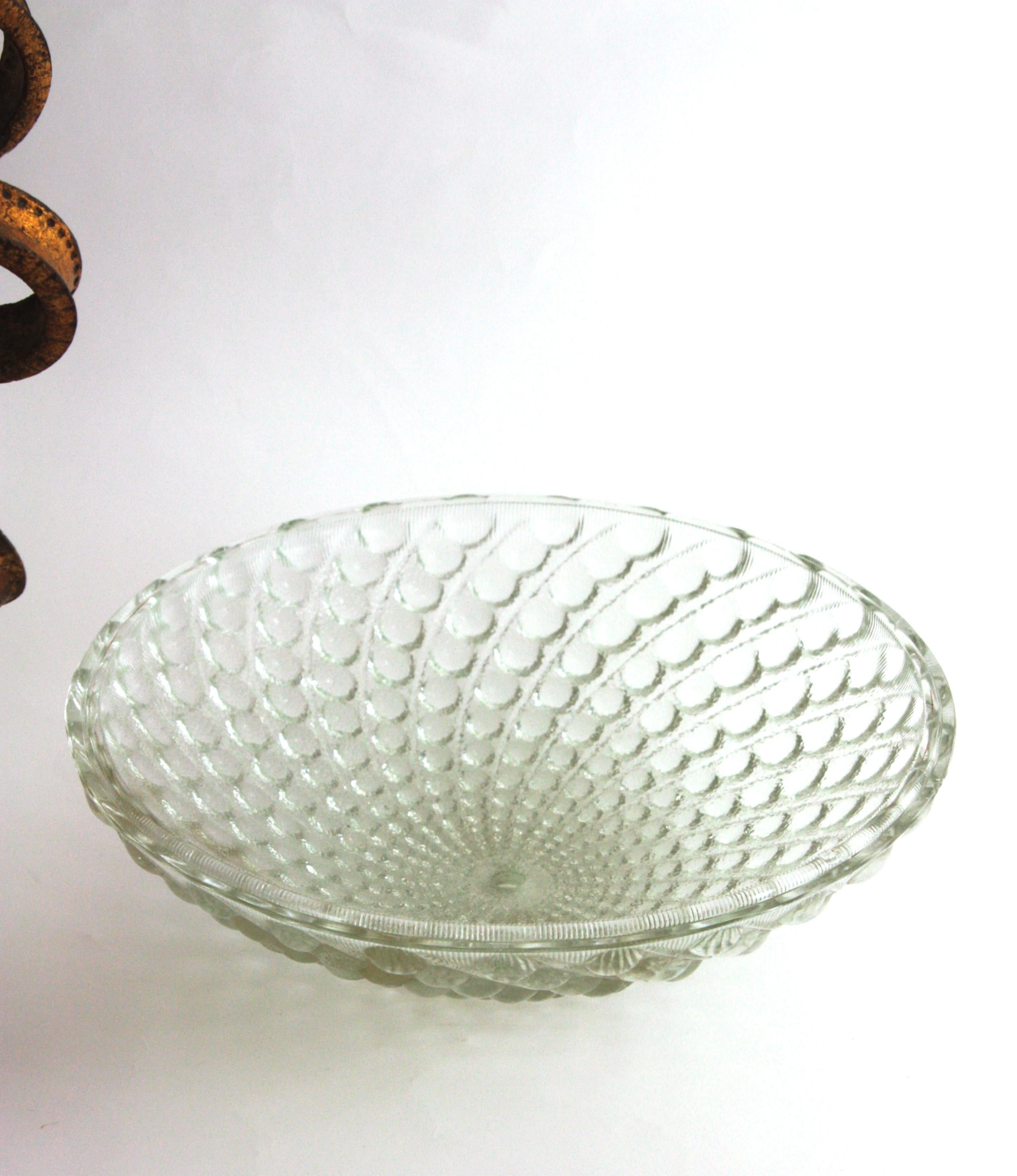Luminaire espagnol en fer forgé doré et verre à volutes, années 1940 en vente 11