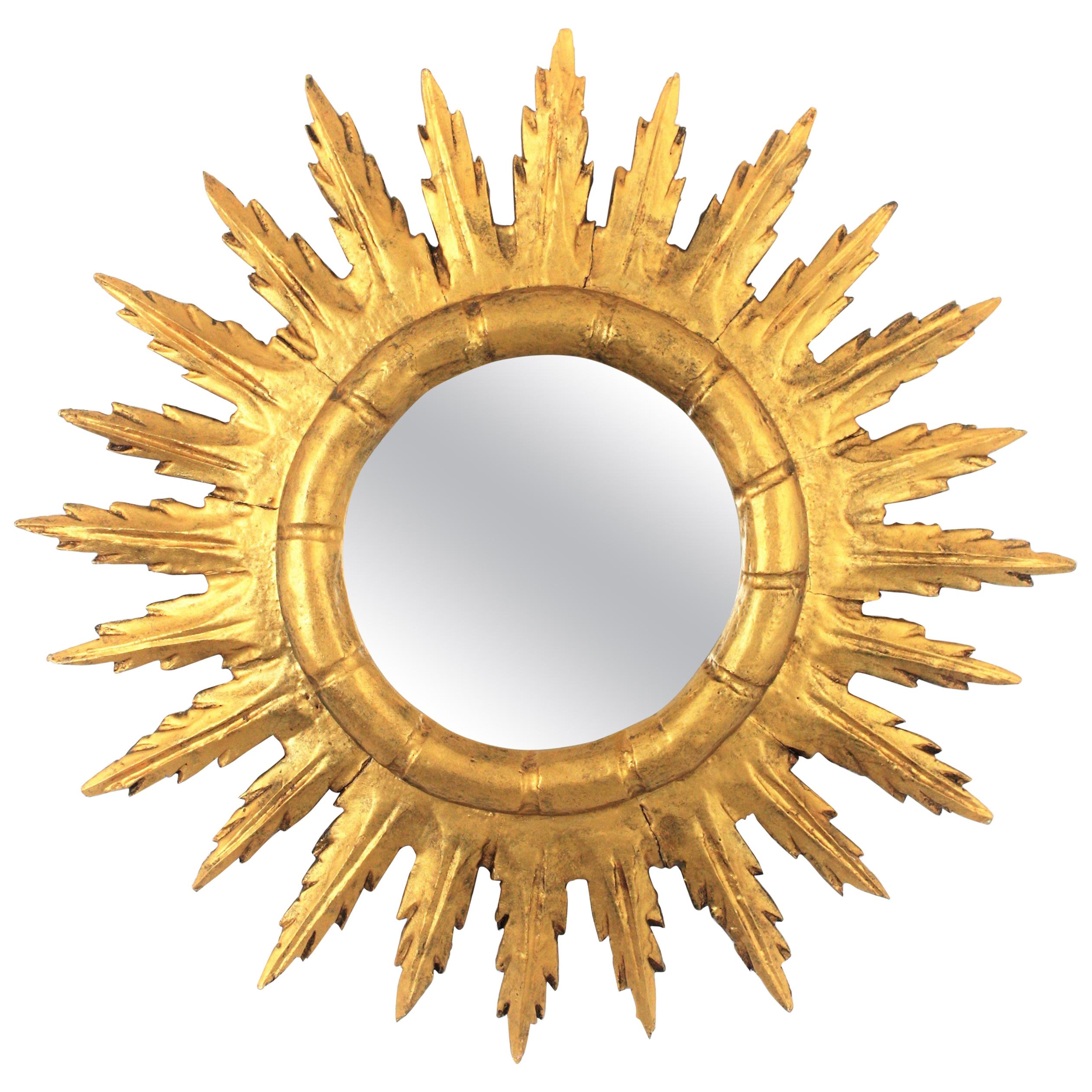 Gold leaf giltwood sunburst mirror in Baroque style. Spain, 1950s.
Eye-catching hand carved wood sunburst mirror covered with gesso and gold leaf finishing.
A lovely mirror to be placed alone or as a part of a wall composition with more mirrors in
