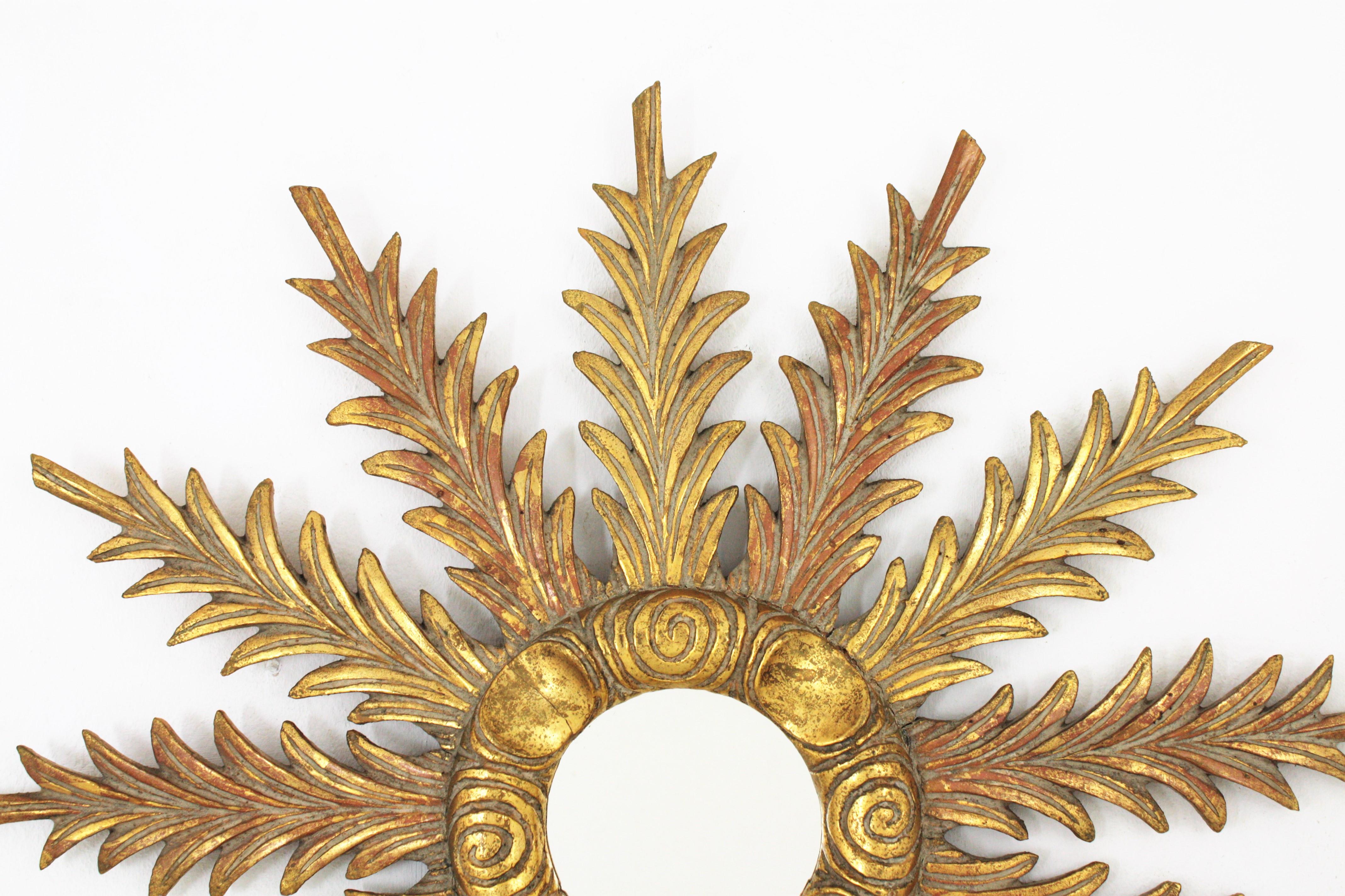 Sunburst Starburst Giltwood Mirror with Foliage Carvings, 1940s In Good Condition For Sale In Barcelona, ES