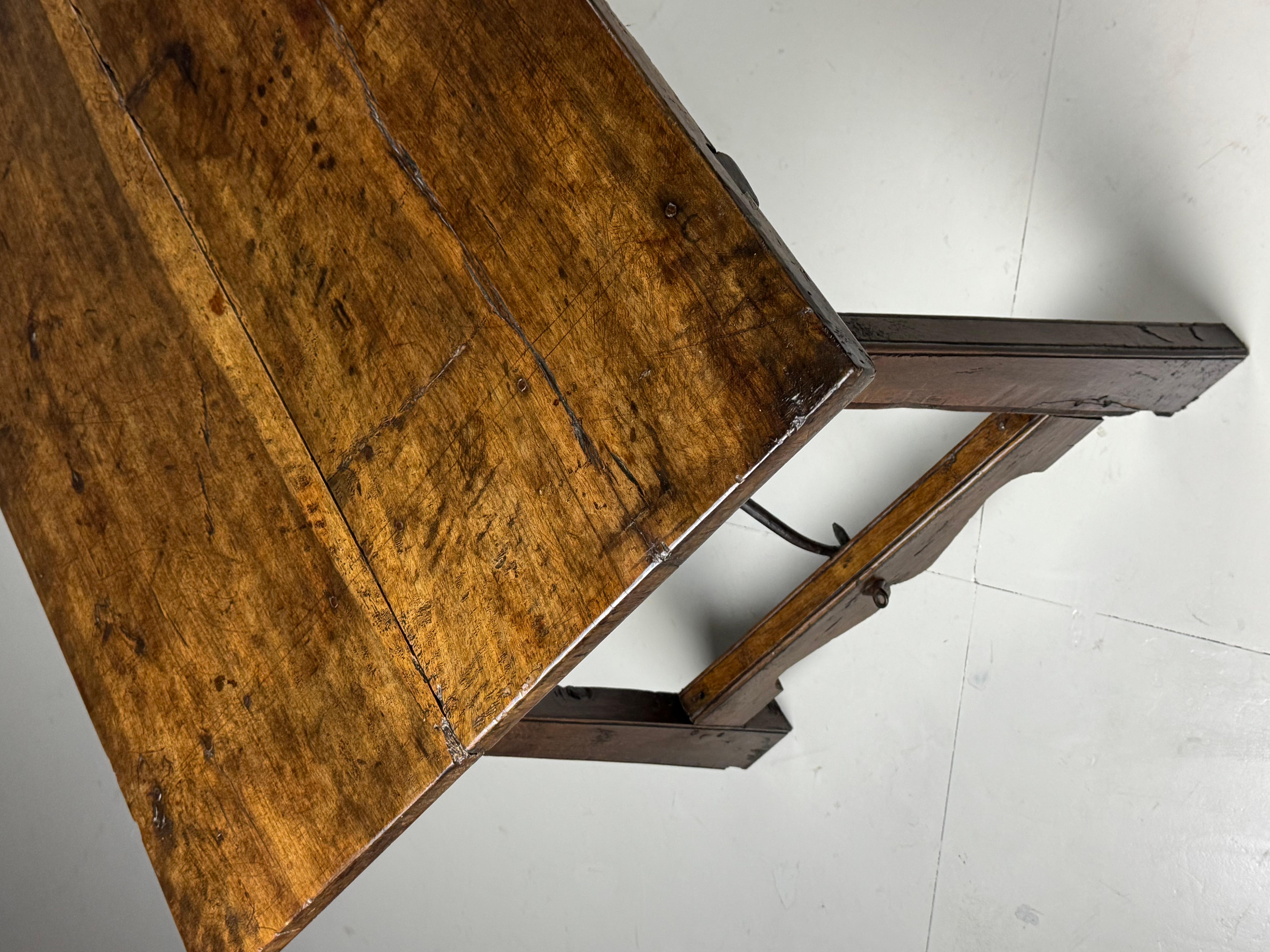 Espagnol Table espagnole, XVIIIe siècle antique en vente