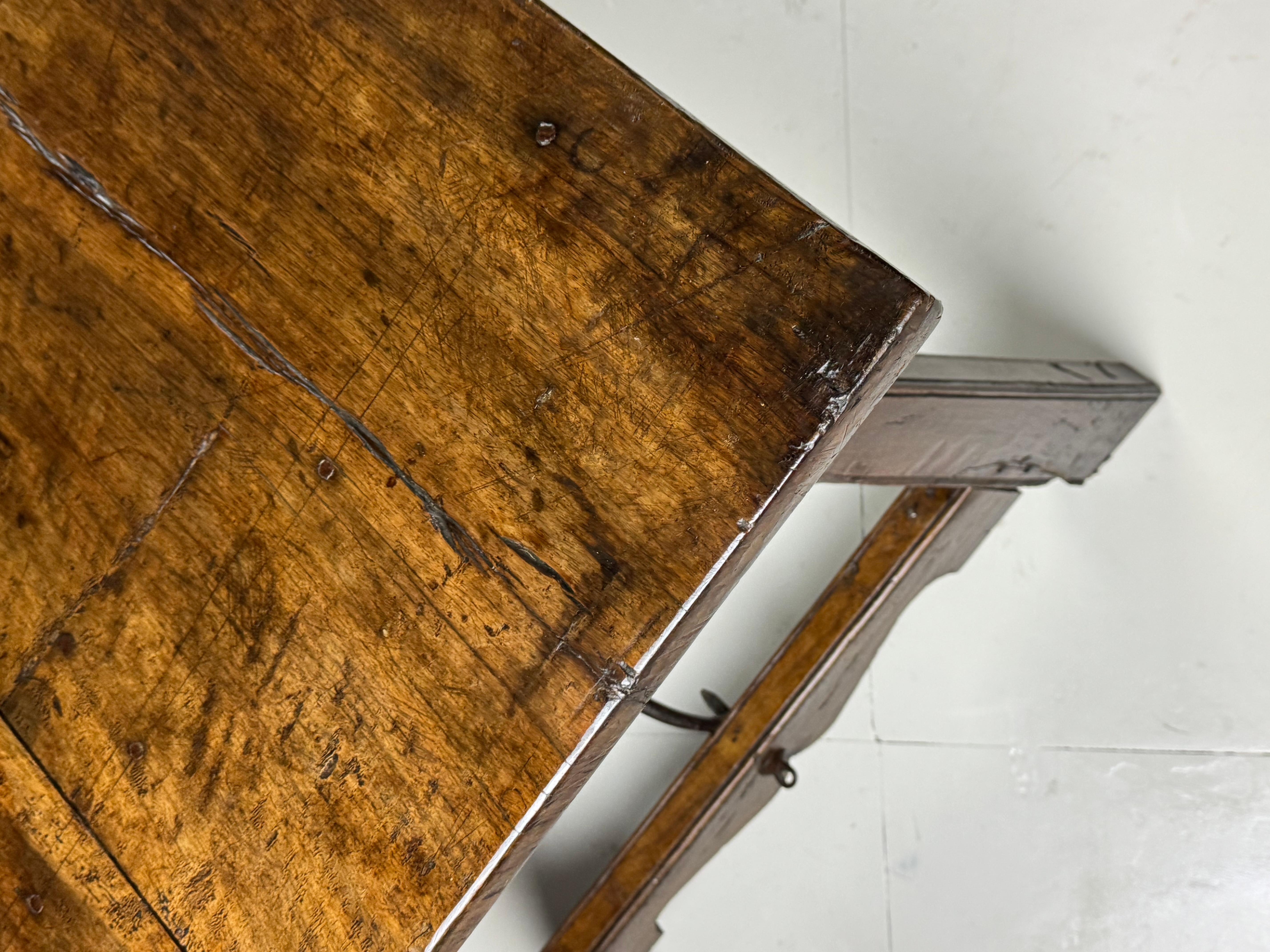 XVIIIe siècle et antérieur Table espagnole, XVIIIe siècle antique en vente