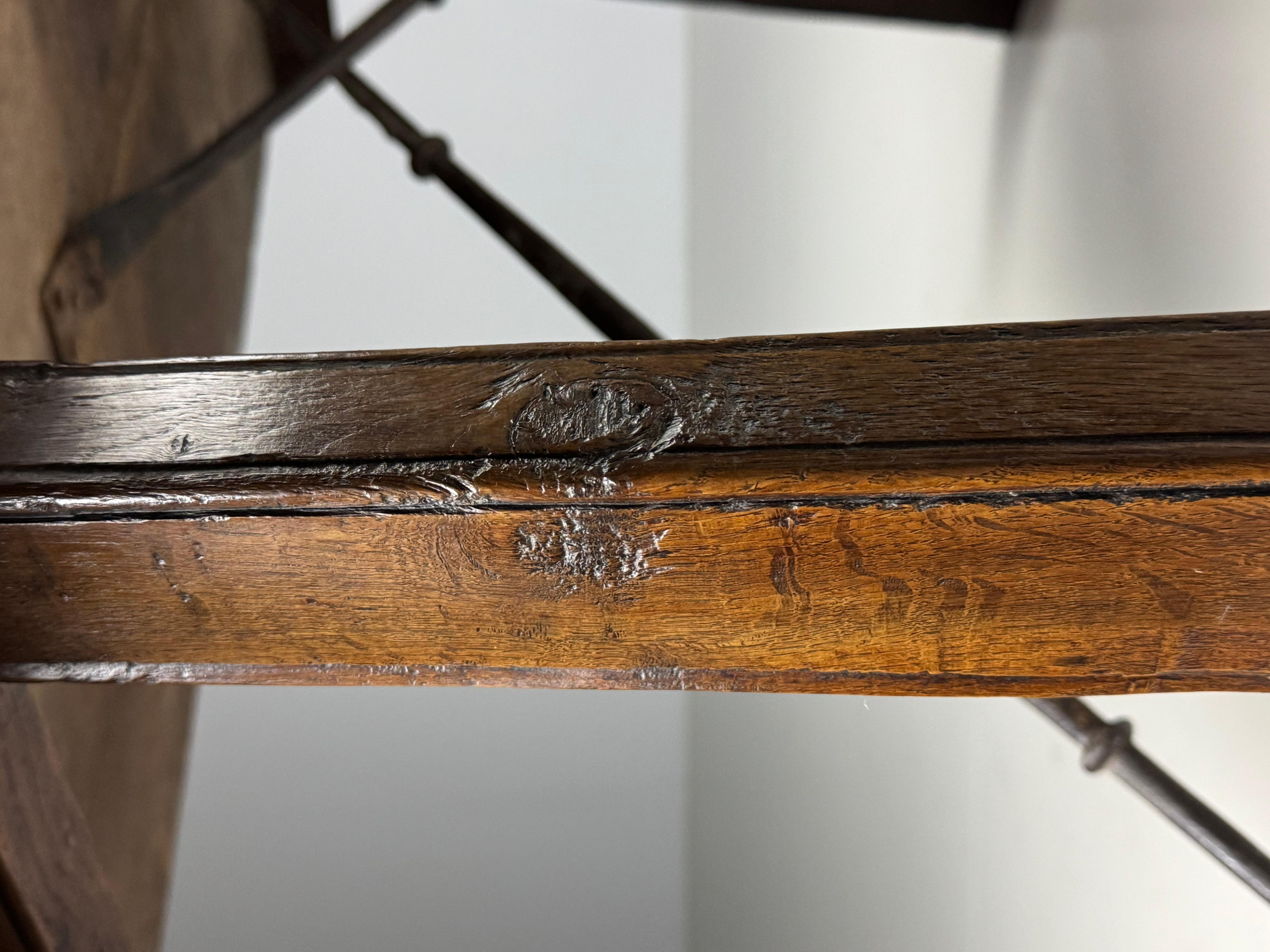 Table espagnole, XVIIIe siècle antique en vente 2