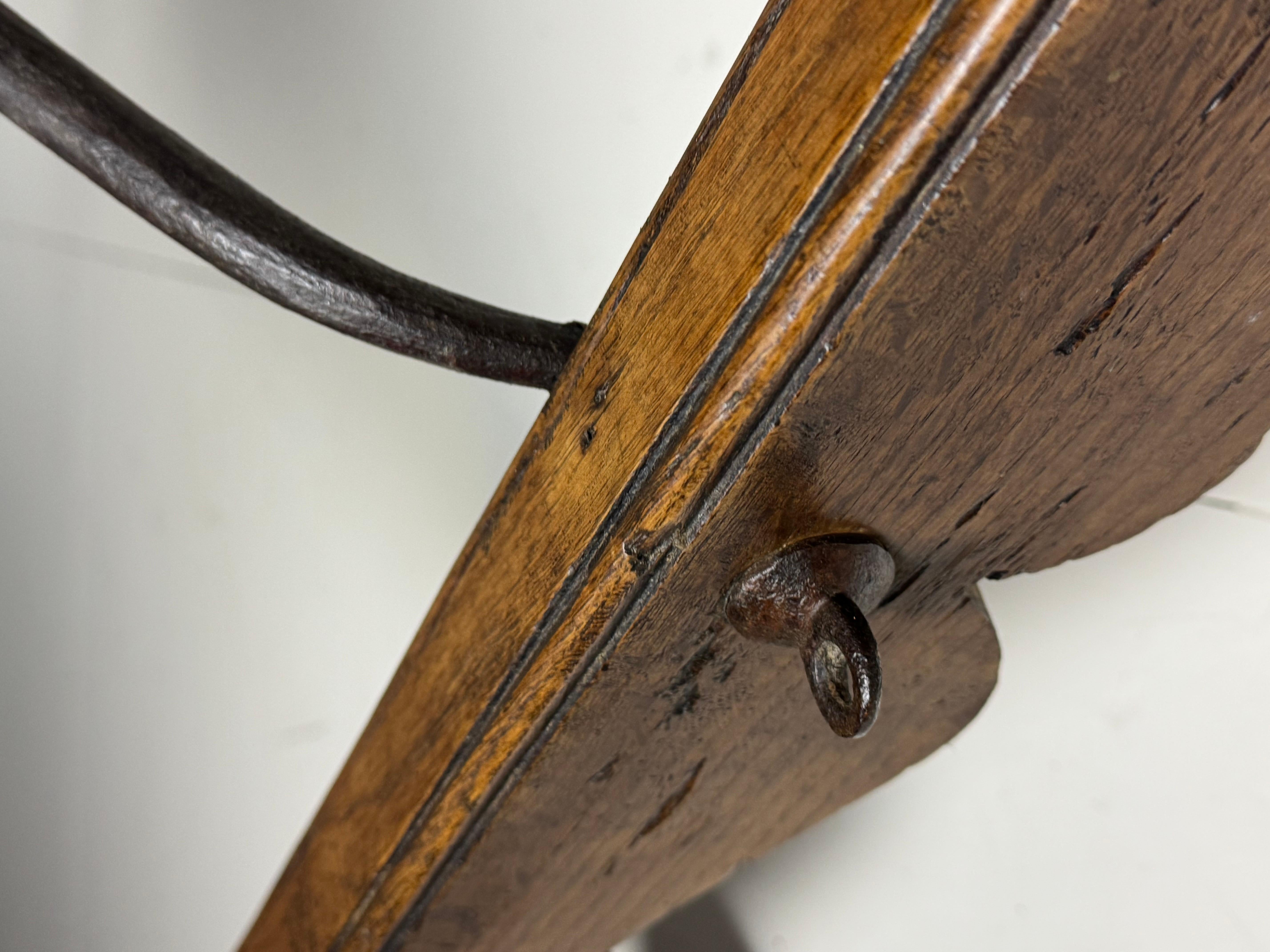 Table espagnole, XVIIIe siècle antique en vente 3