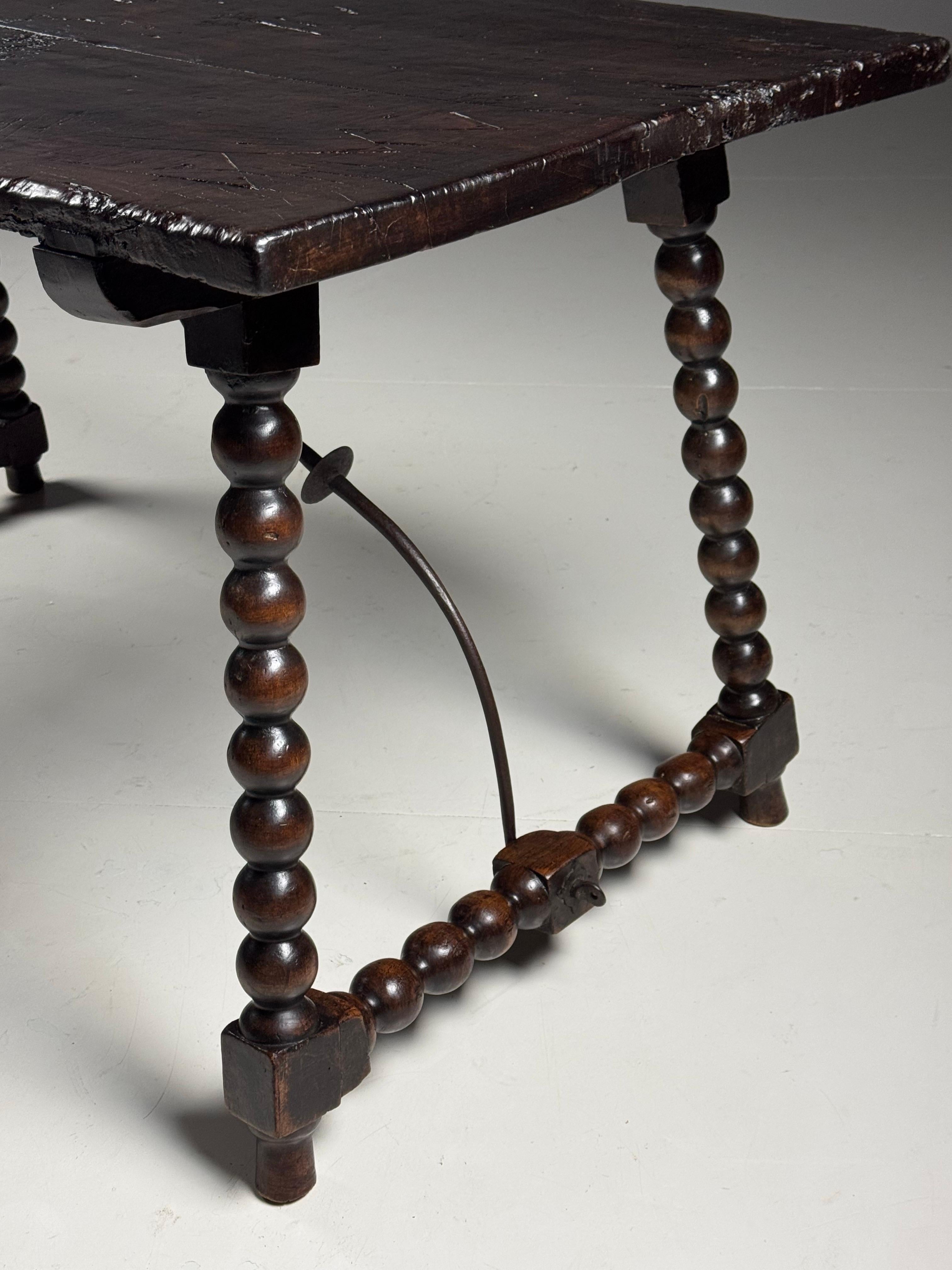 Spanish Table Bobbin 18th century For Sale 6