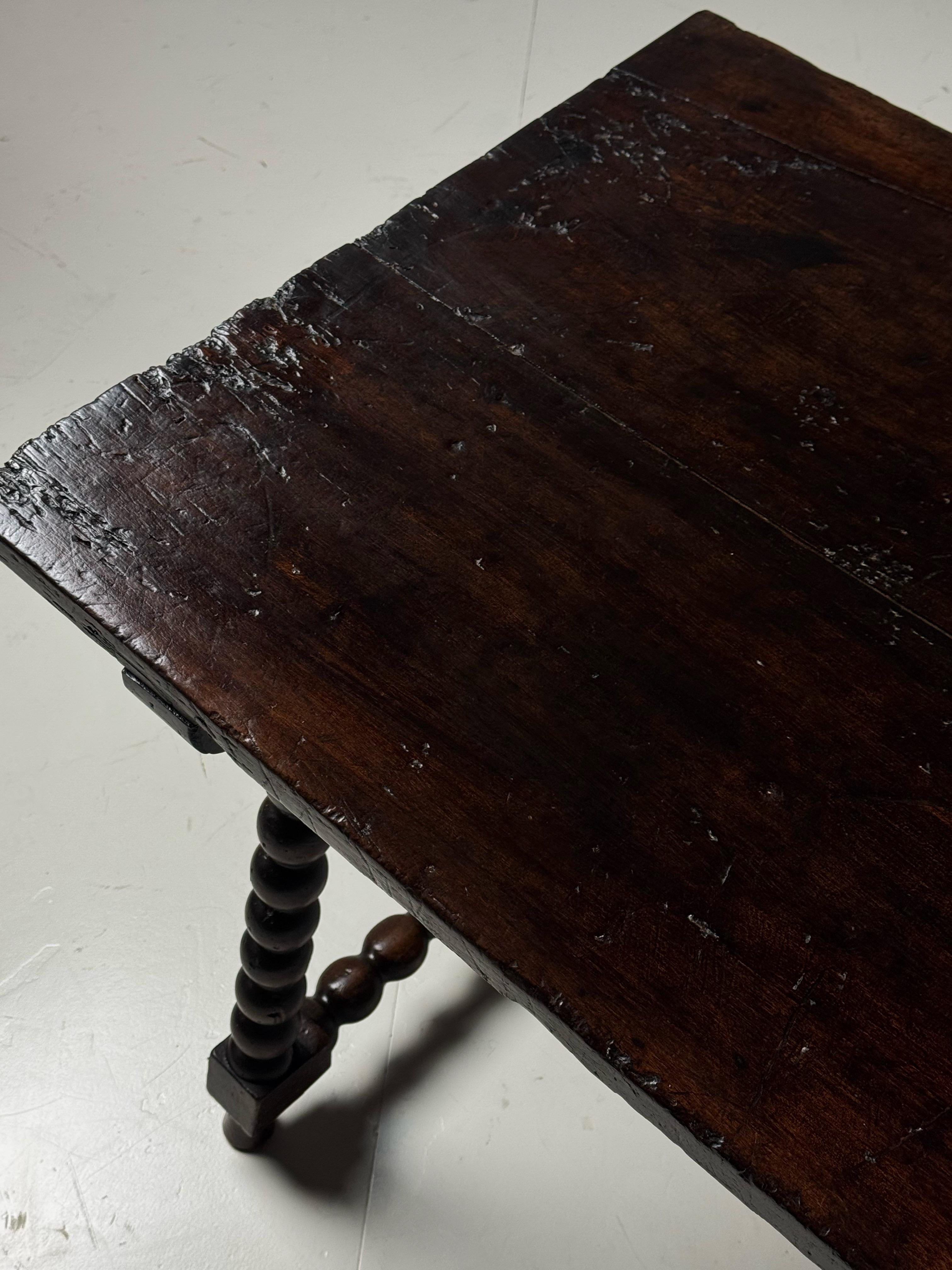 Spanish Table Bobbin 18th century For Sale 7