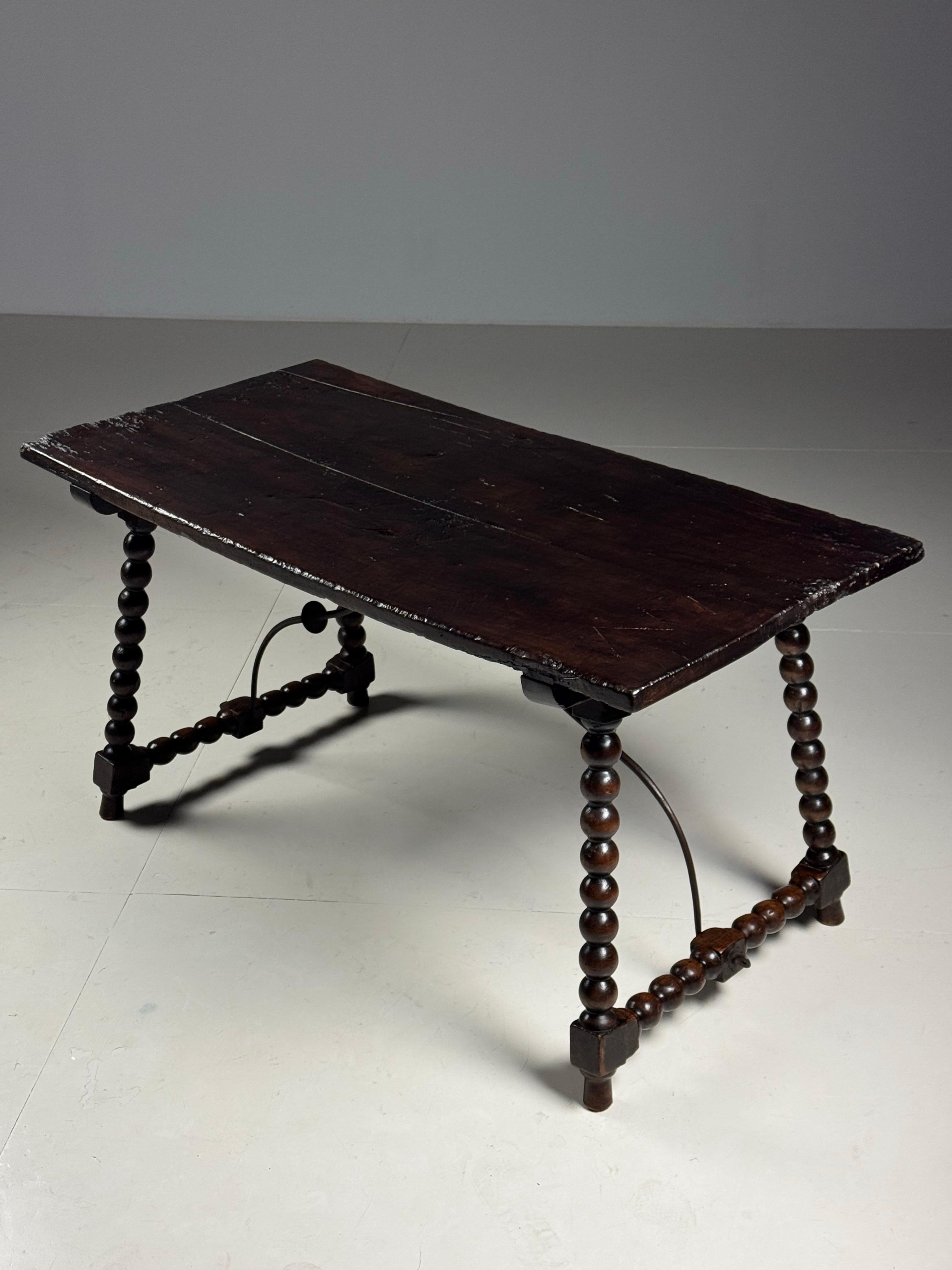 Spanish Table Bobbin 18th century For Sale 3