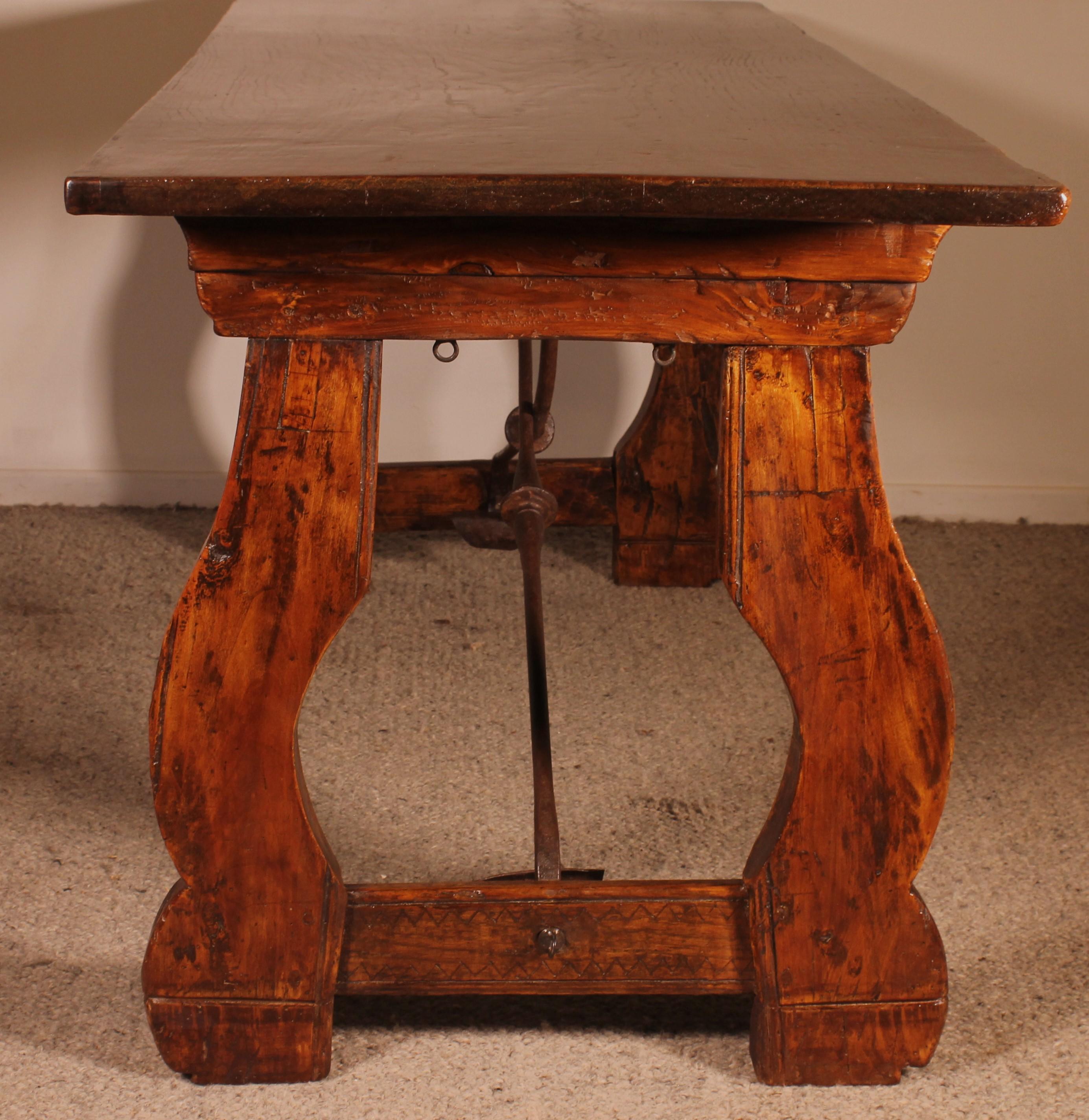 Chestnut Spanish Table From The 17th Century
