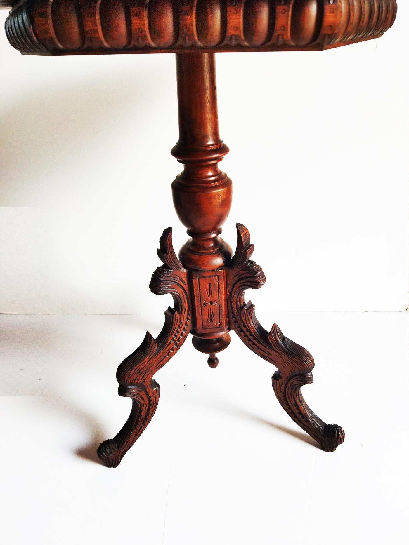 Wood Table Gueridon 19th Century Spanish Occasional  Three Caved Legs For Sale