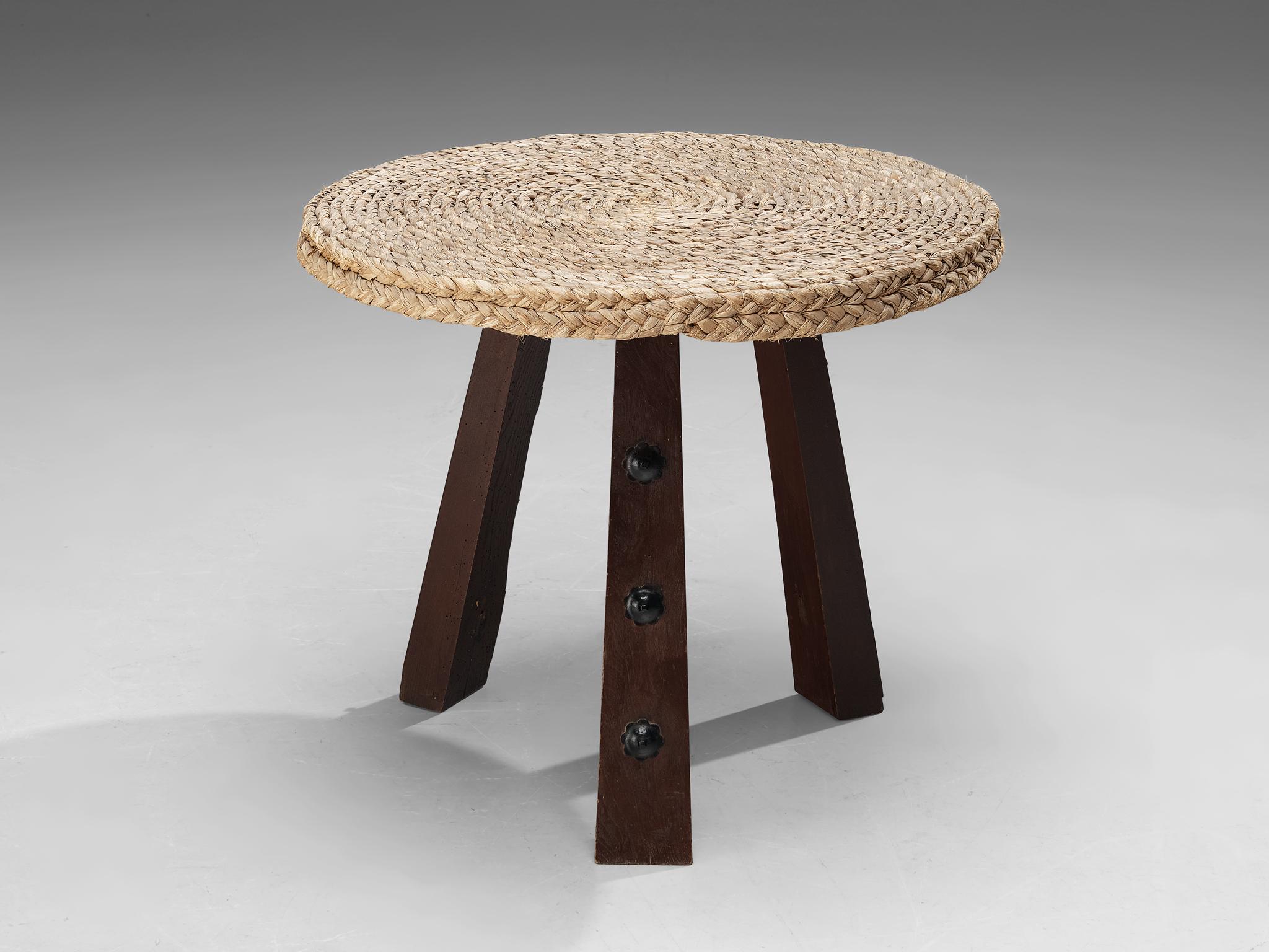 Table, braided straw, beech, Spain, 1950s

This table holds an intriguing wooden construction aptly defined by sturdy formalism. The legs are decorated in a refined manner consisting of metal studs, emphasizing the typical Mid-Century Spanish