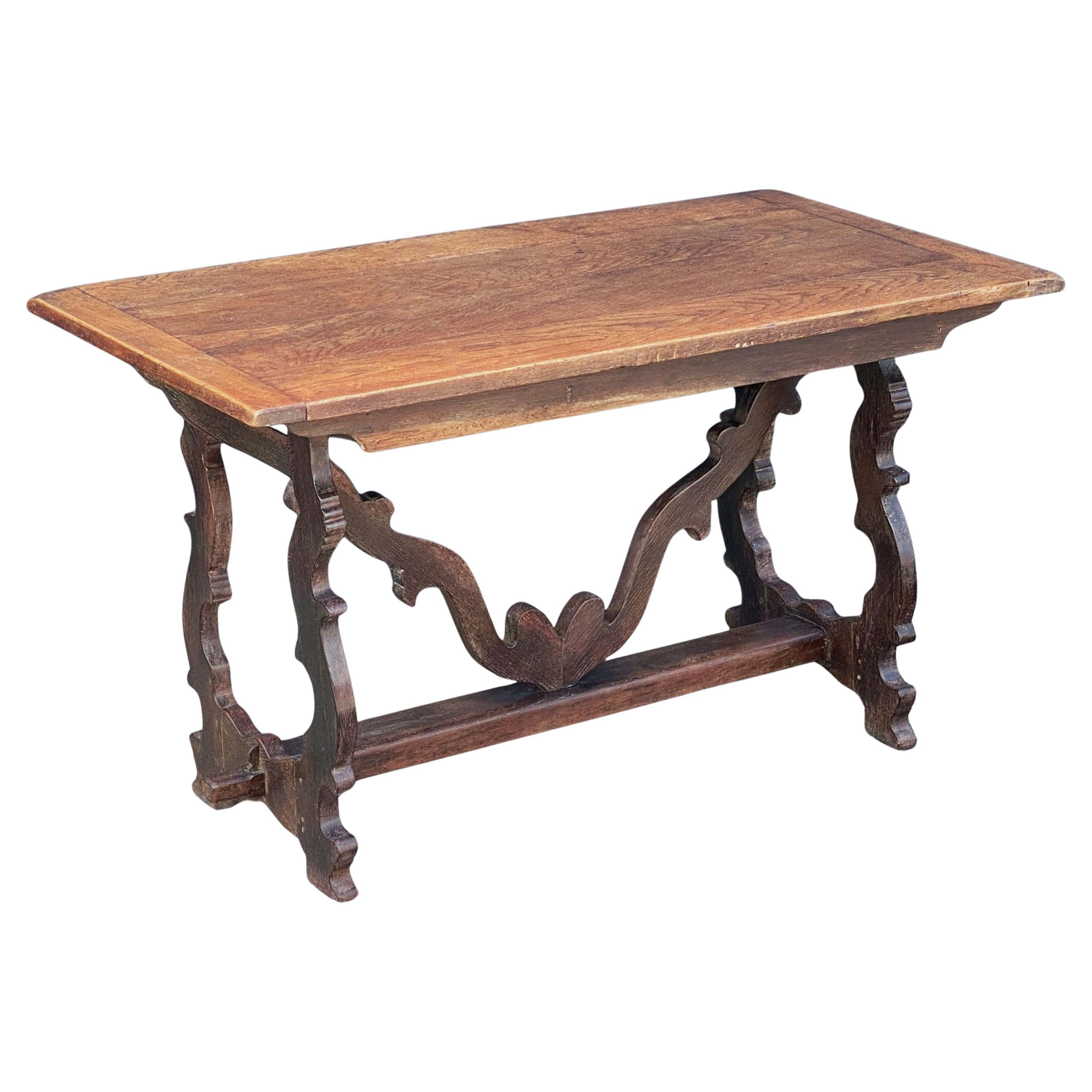 Mesa española de roble tallada a mano de principios del siglo XIX en venta