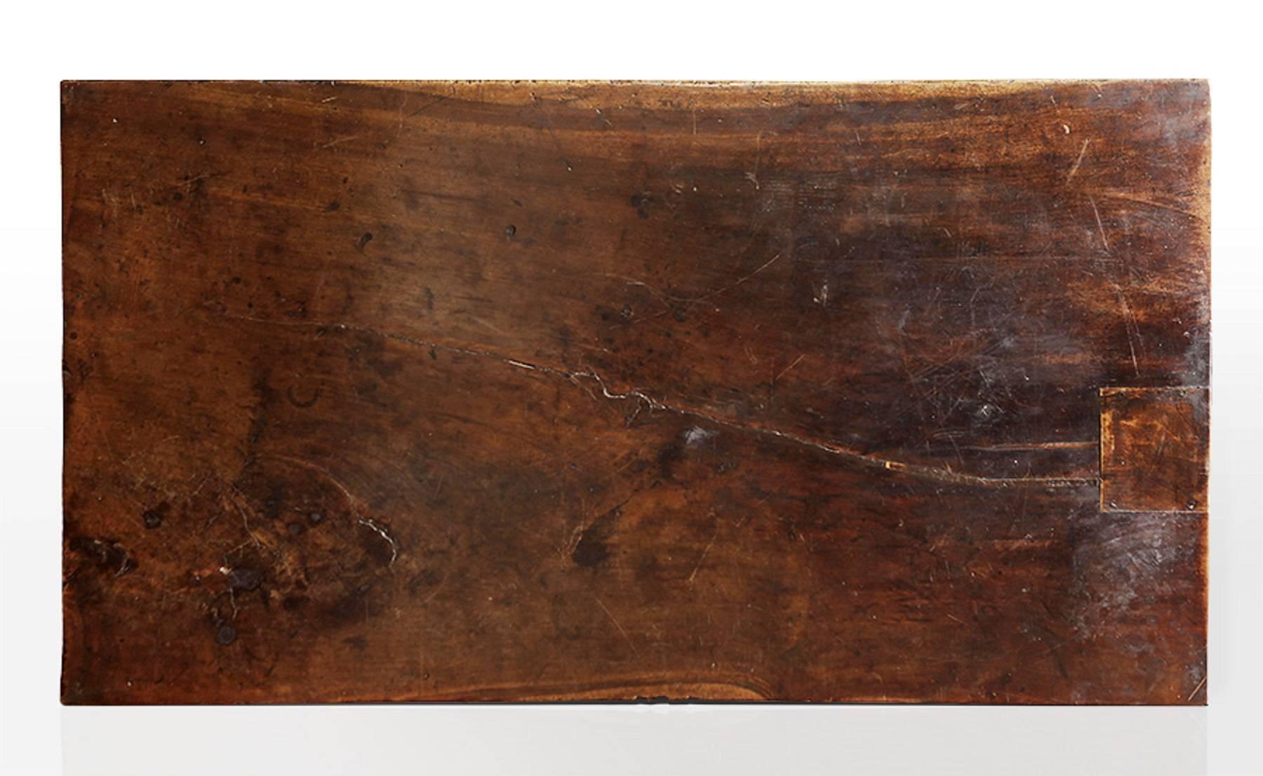 Spanischer Tisch, Nussbaum, Barock, 17. Jahrhundert im Zustand „Gut“ im Angebot in Madrid, ES