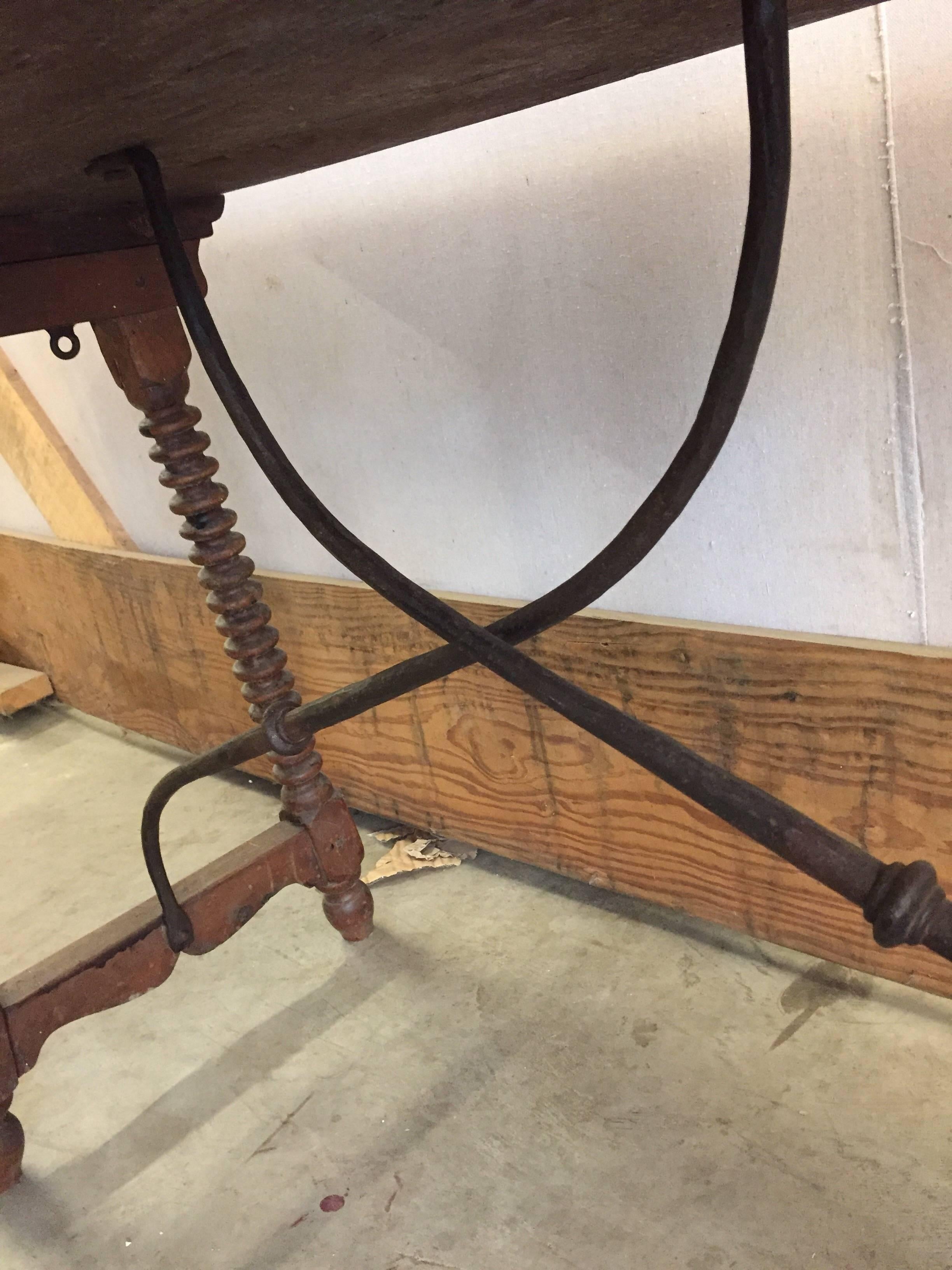 Spanish Table with Bobbin Legs and Iron Stretcher, 1900s In Good Condition In Fairhope, AL