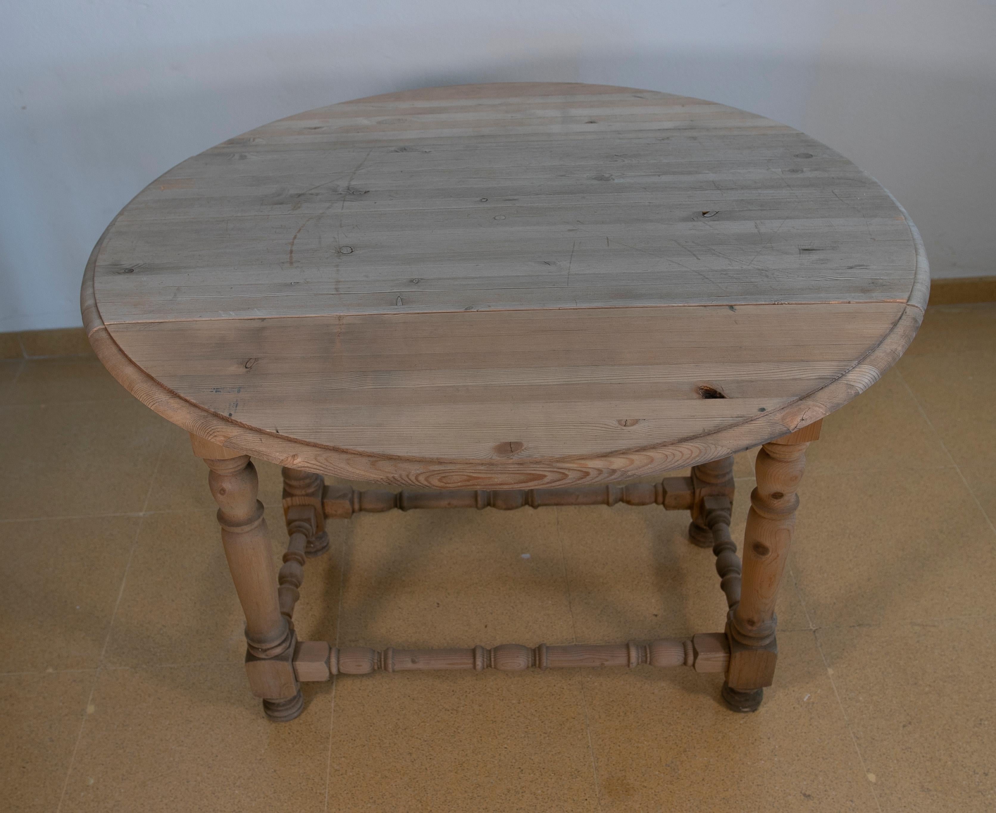 Spanish Table with Pine Wooden Wings and Drawers For Sale 4