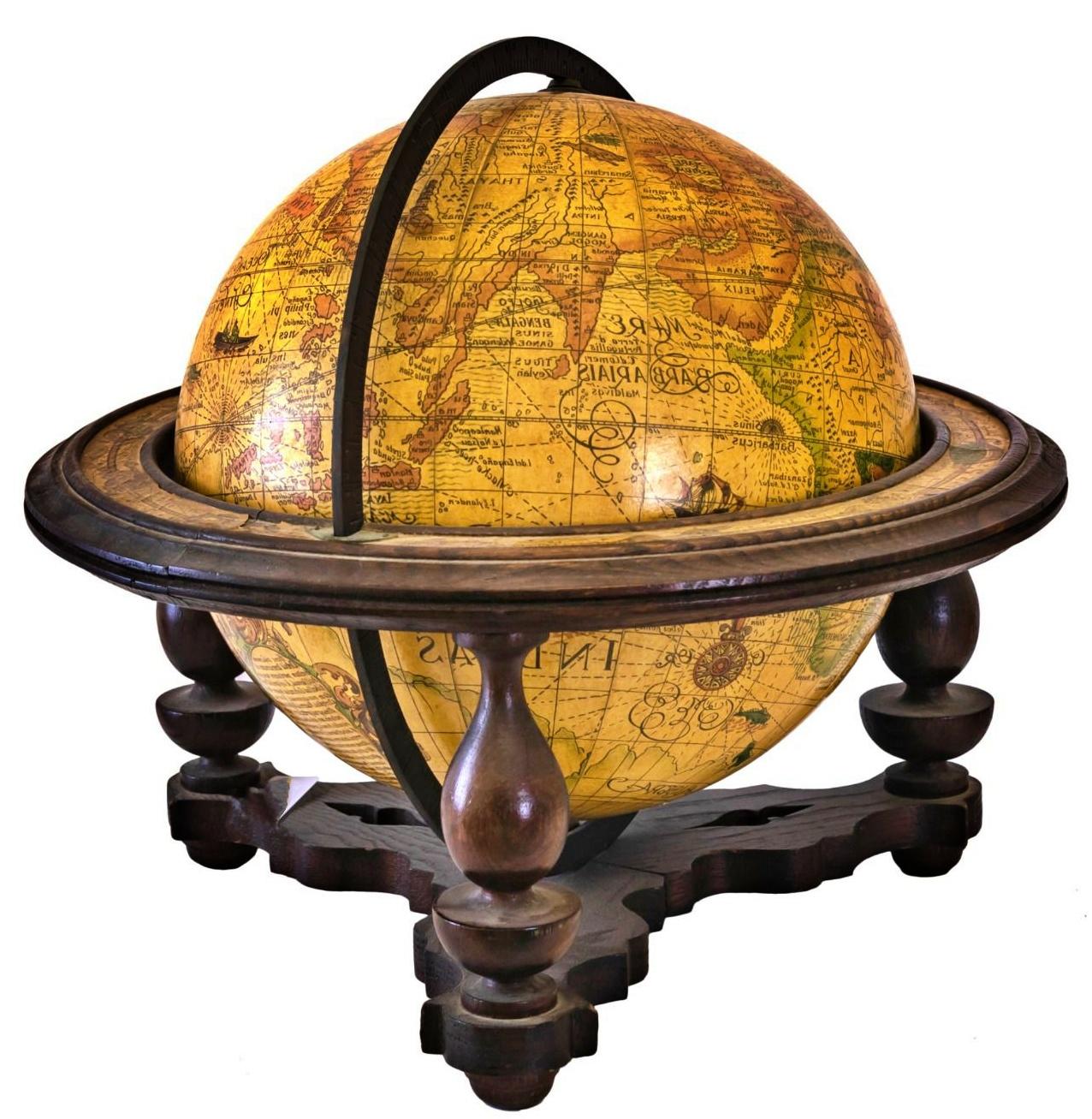 Spanish Tabletop globe with turned wood support.
Early 20th Century
Measurements: 32 x 35 cm
Good condition