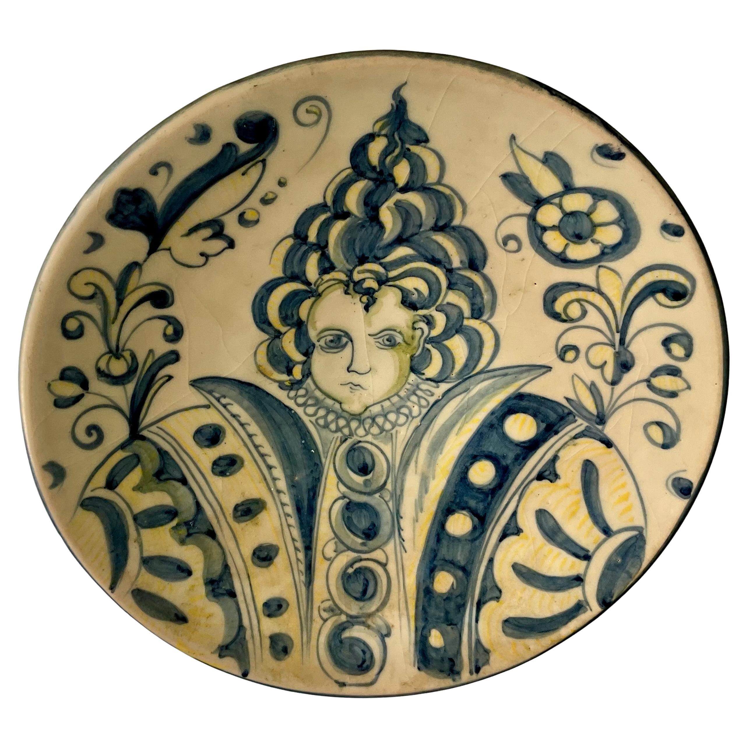 Spanish Talavera de la Reina Tin-Glazed Earthenware Charger in vendita