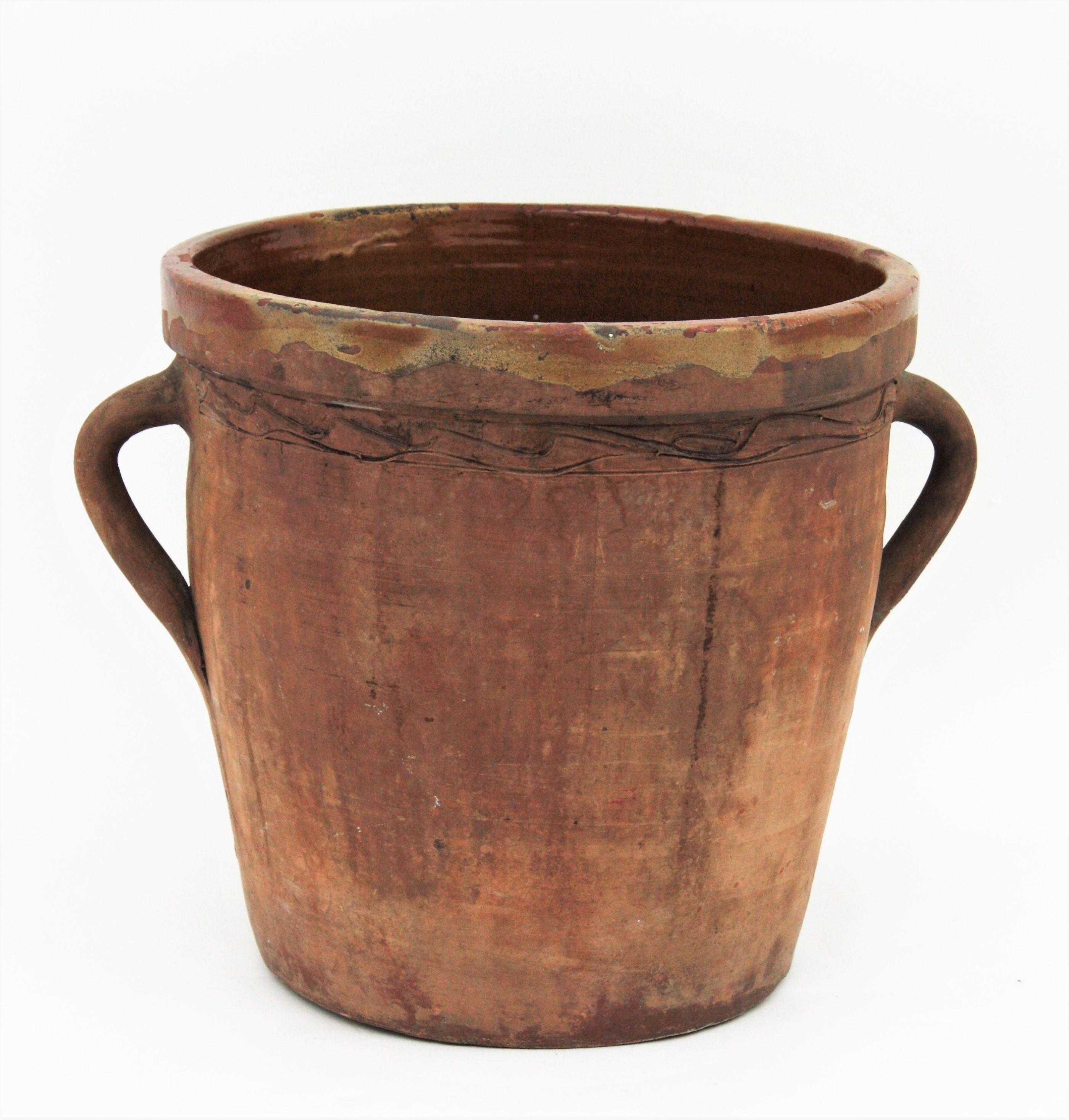 Handmade terracotta preserving pot or jar with handles from Granada, Spain, 19th century.
Traditional Spanish ceramic cheese jar 'orza quesera'. Unglazed exterior with handles at both sides and brown glaze at the interior to preserve cheese. It has