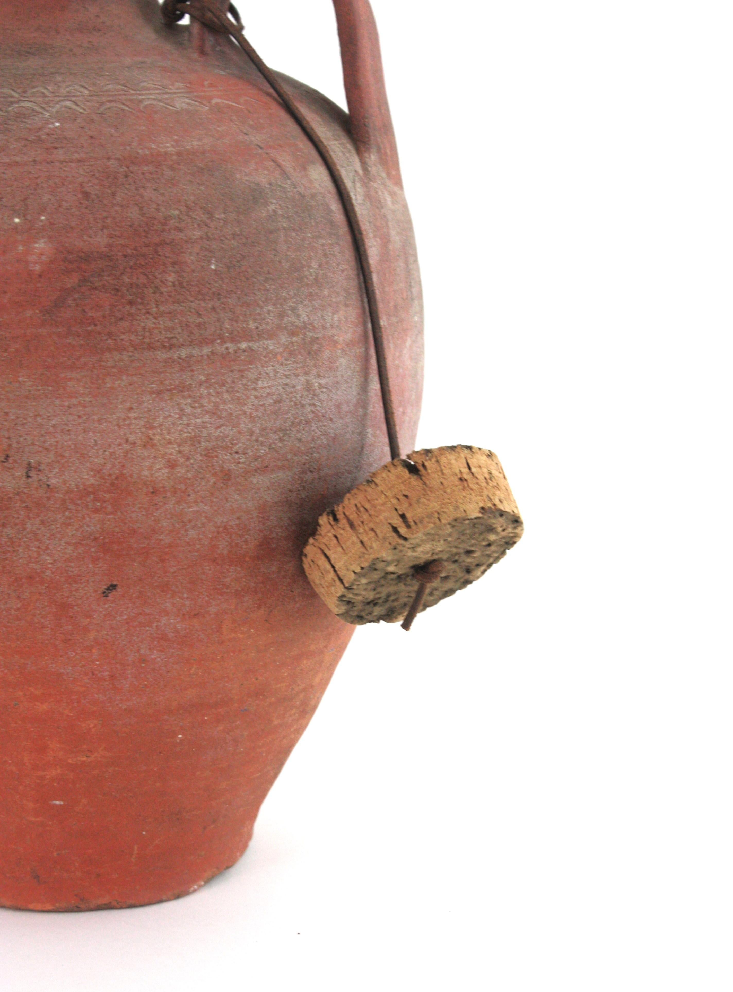 Spanish Terracotta Water Jar with Single Handle and Cork Plug In Good Condition For Sale In Barcelona, ES