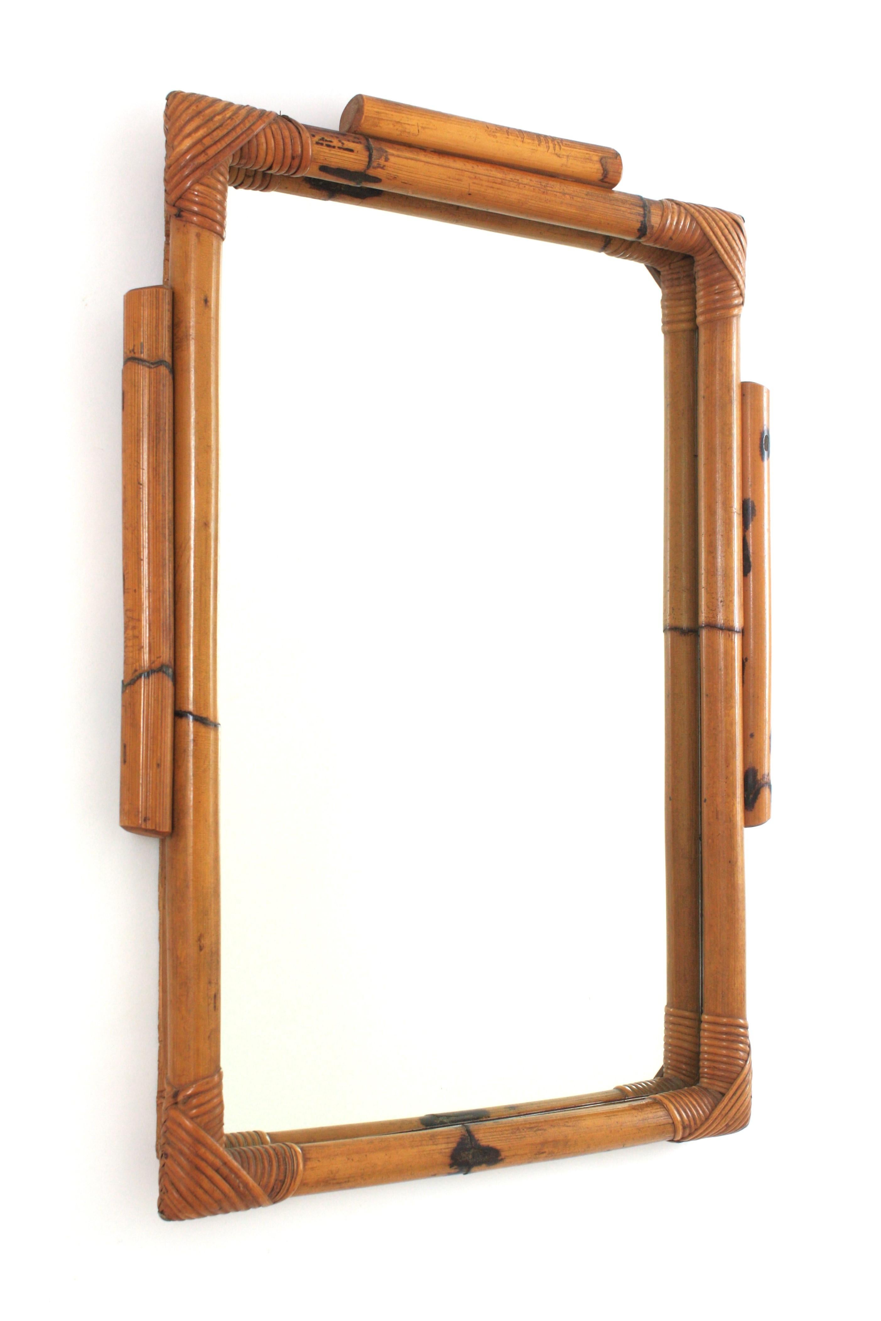 Mid-Century moderno Specchio rettangolare in rattan spagnolo in vendita