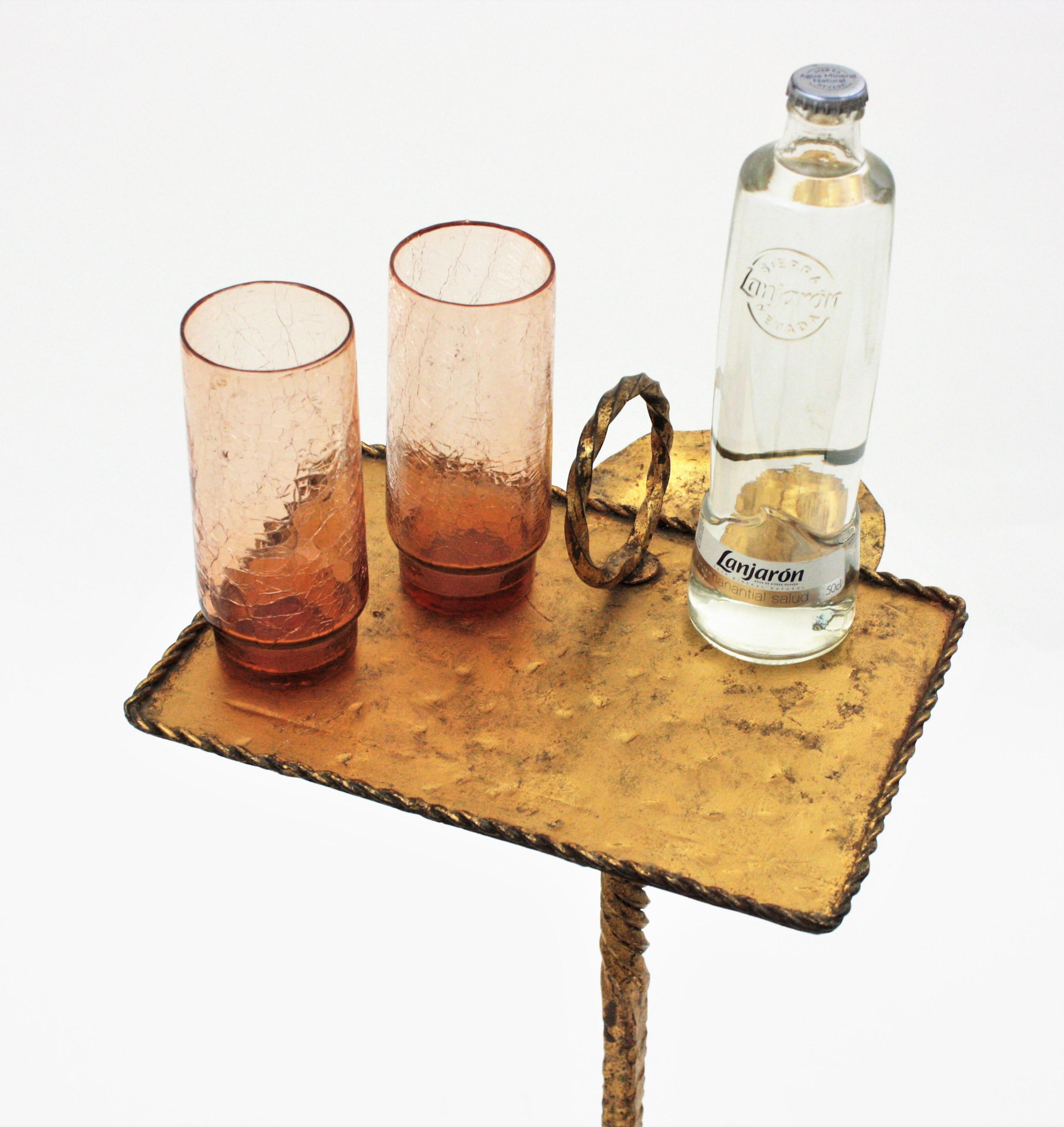 Spanish Tripod Drinks Table with Ashtray, Gilt Iron, 1940s In Good Condition For Sale In Barcelona, ES
